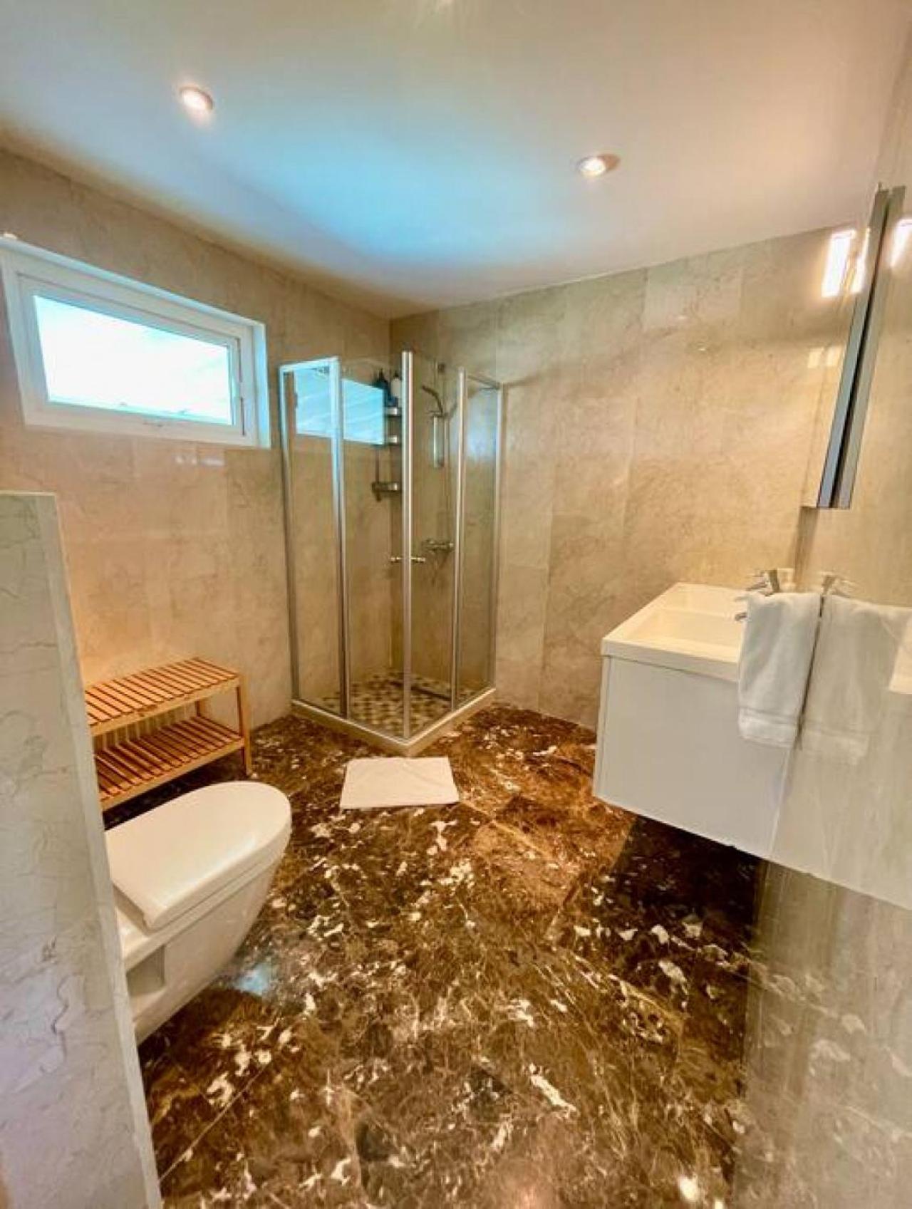 Private Villa and Apartment with Pool in Palm Beach