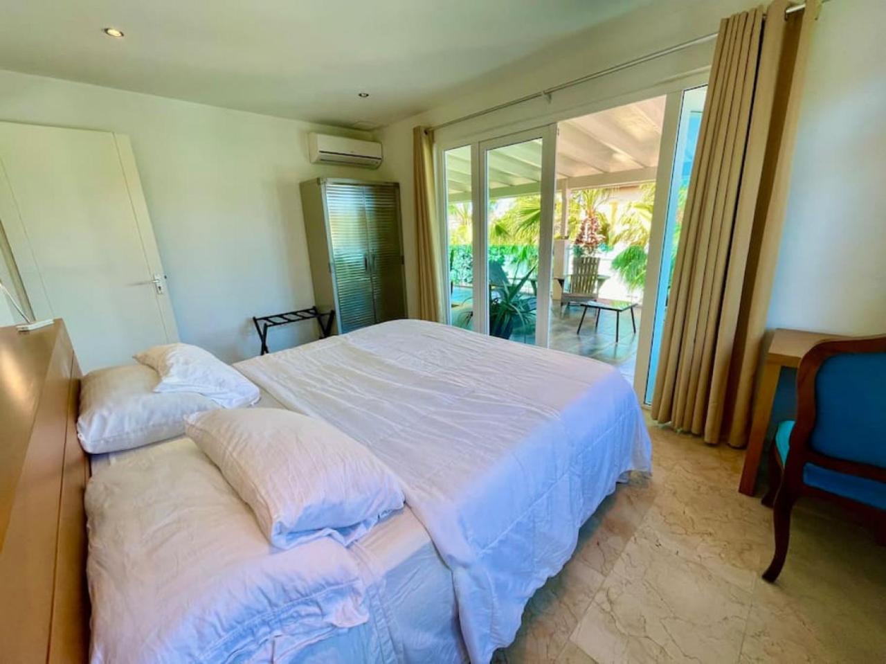 Private Villa and Apartment with Pool in Palm Beach