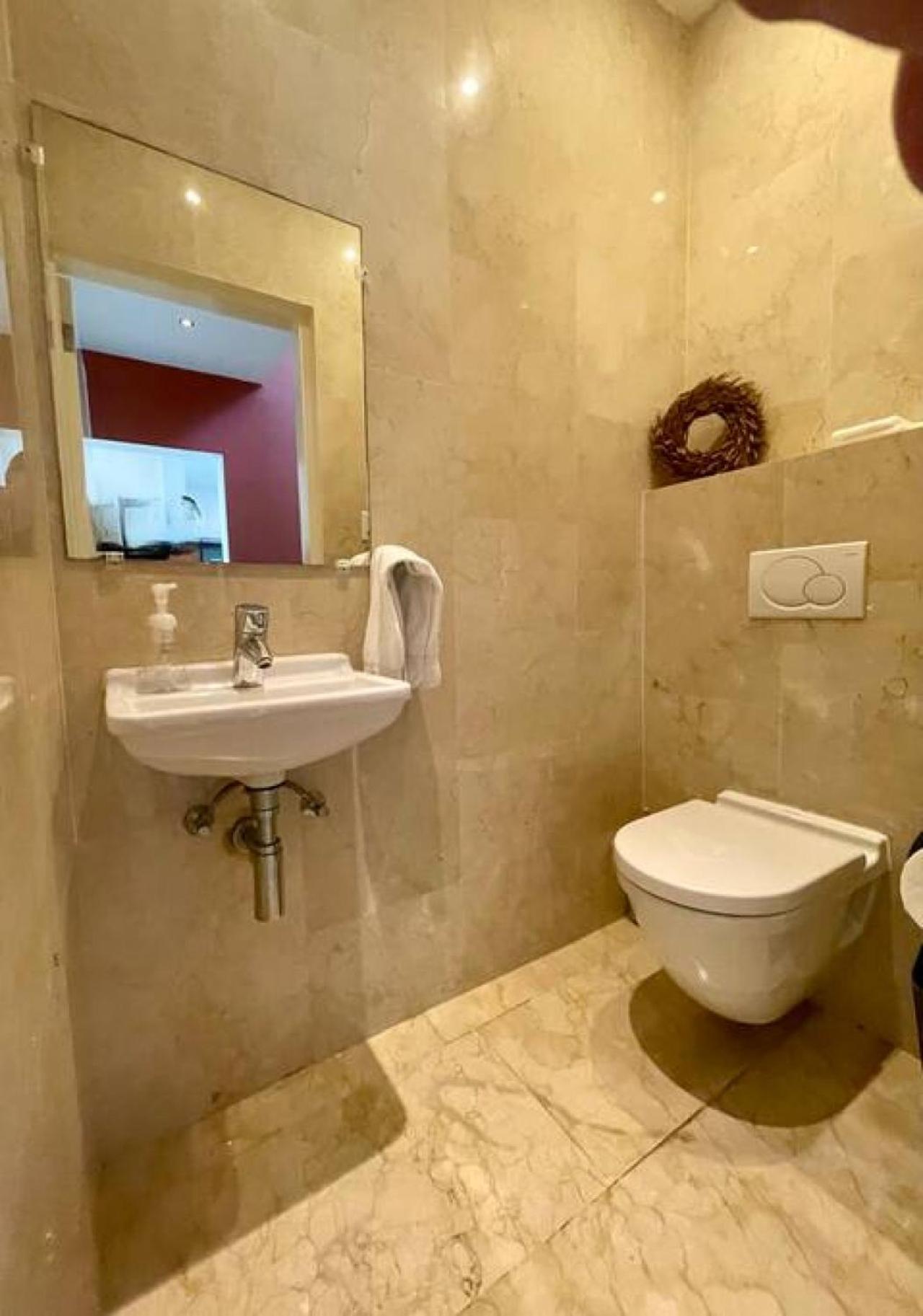 Private Villa and Apartment with Pool in Palm Beach