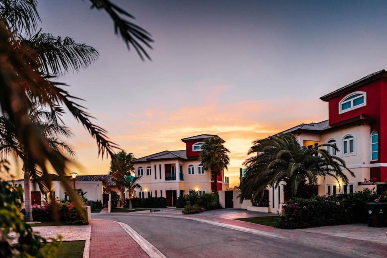 Private Villa and Apartment with Pool in Palm Beach