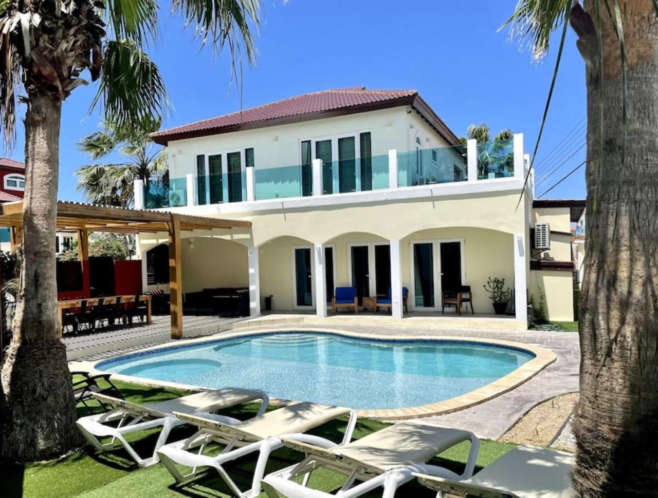 Private 7 BR Villa and Pool near Palm Beach