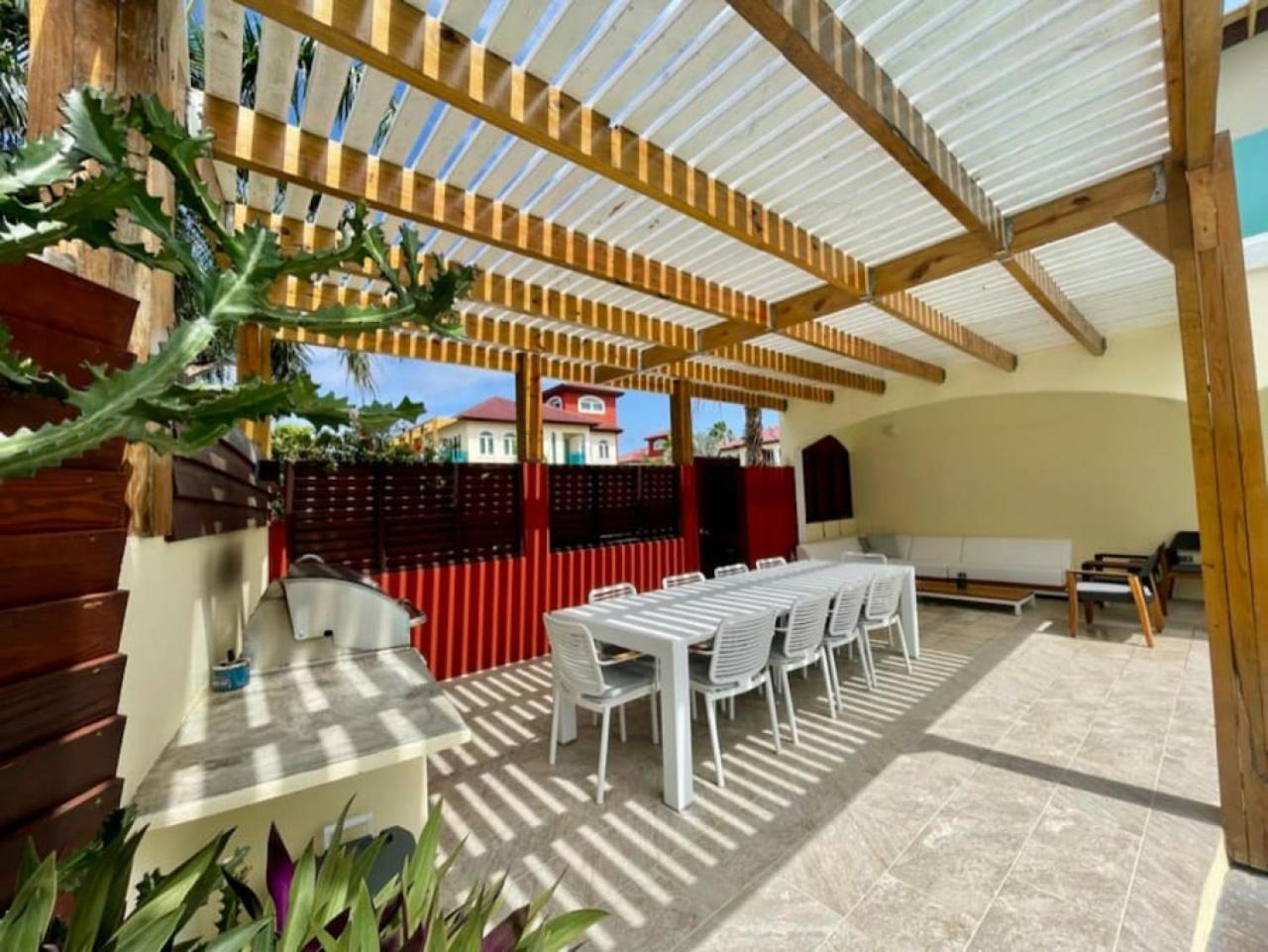 Private 7 BR Villa and Pool near Palm Beach