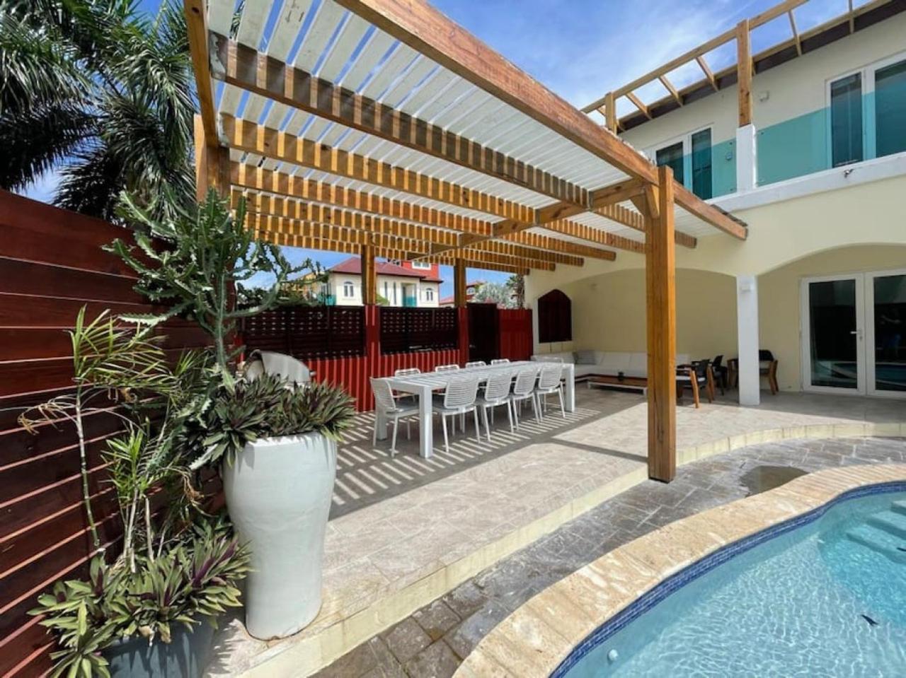 Private 7 BR Villa and Pool near Palm Beach