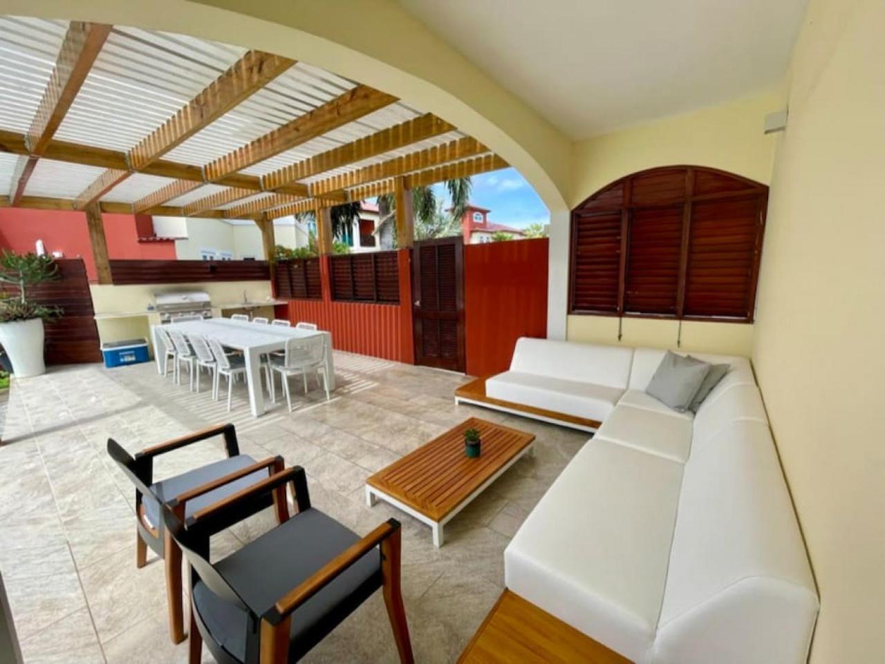 Private 7 BR Villa and Pool near Palm Beach