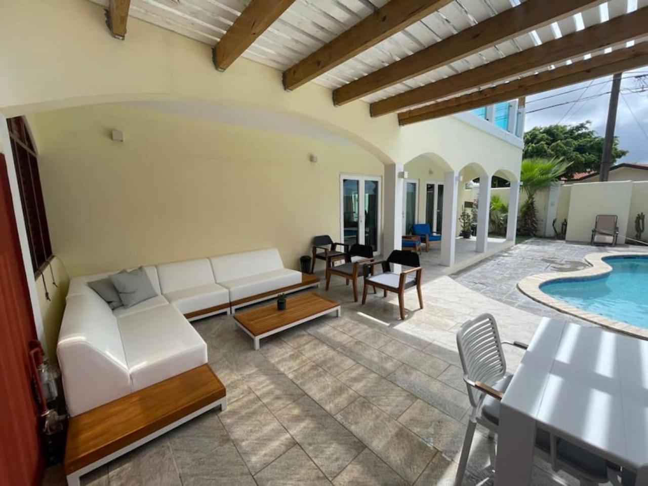 Private 7 BR Villa and Pool near Palm Beach