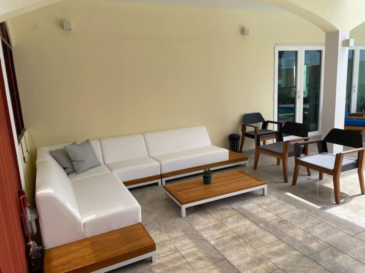Private 7 BR Villa and Pool near Palm Beach