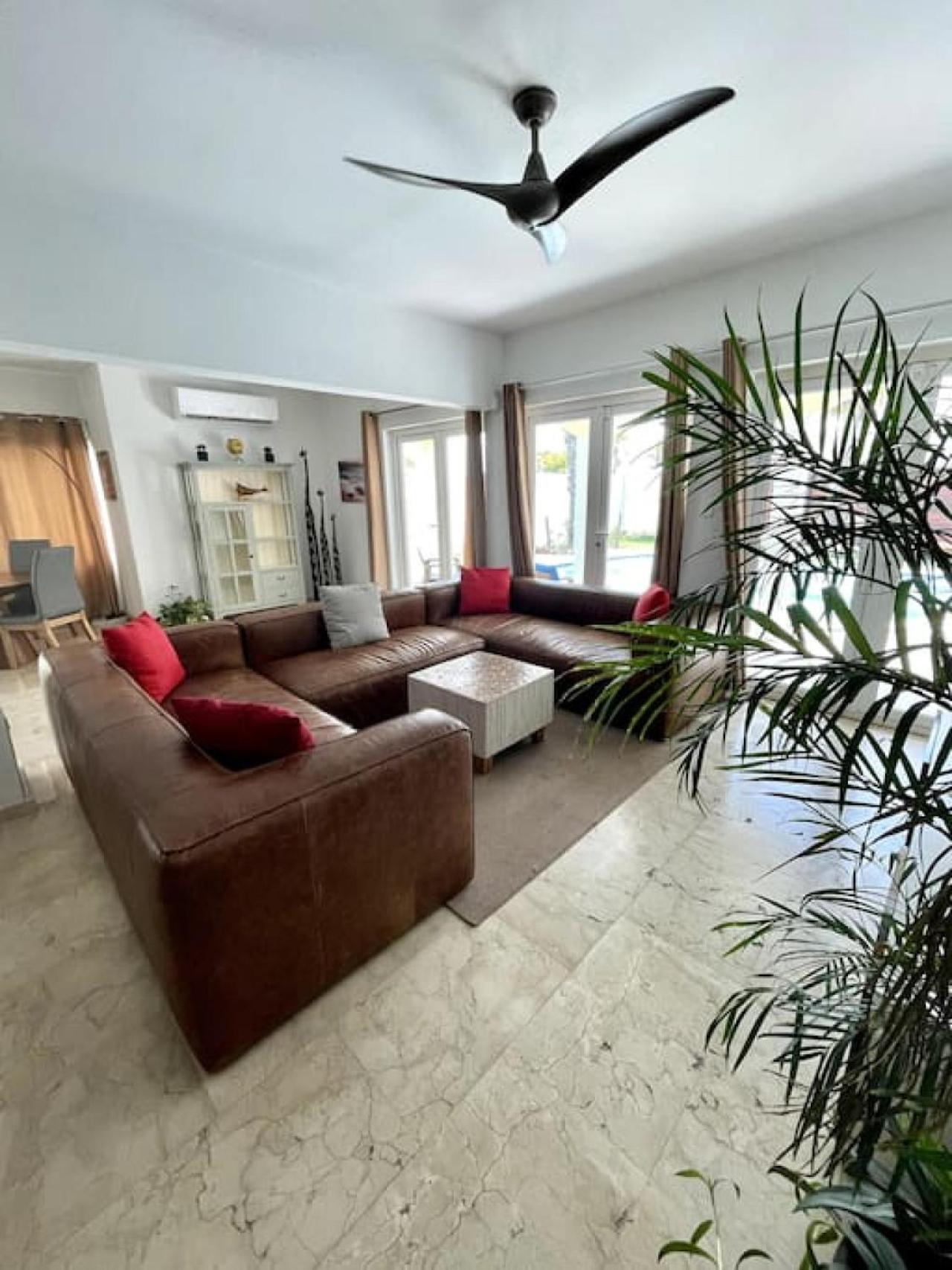 Private 7 BR Villa and Pool near Palm Beach