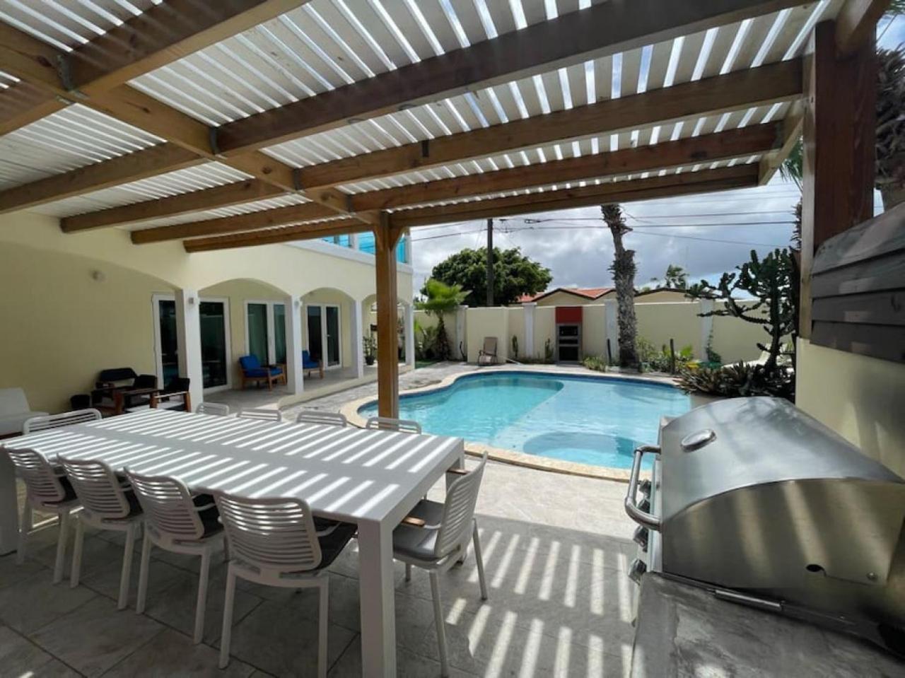 Private 7 BR Villa and Pool near Palm Beach