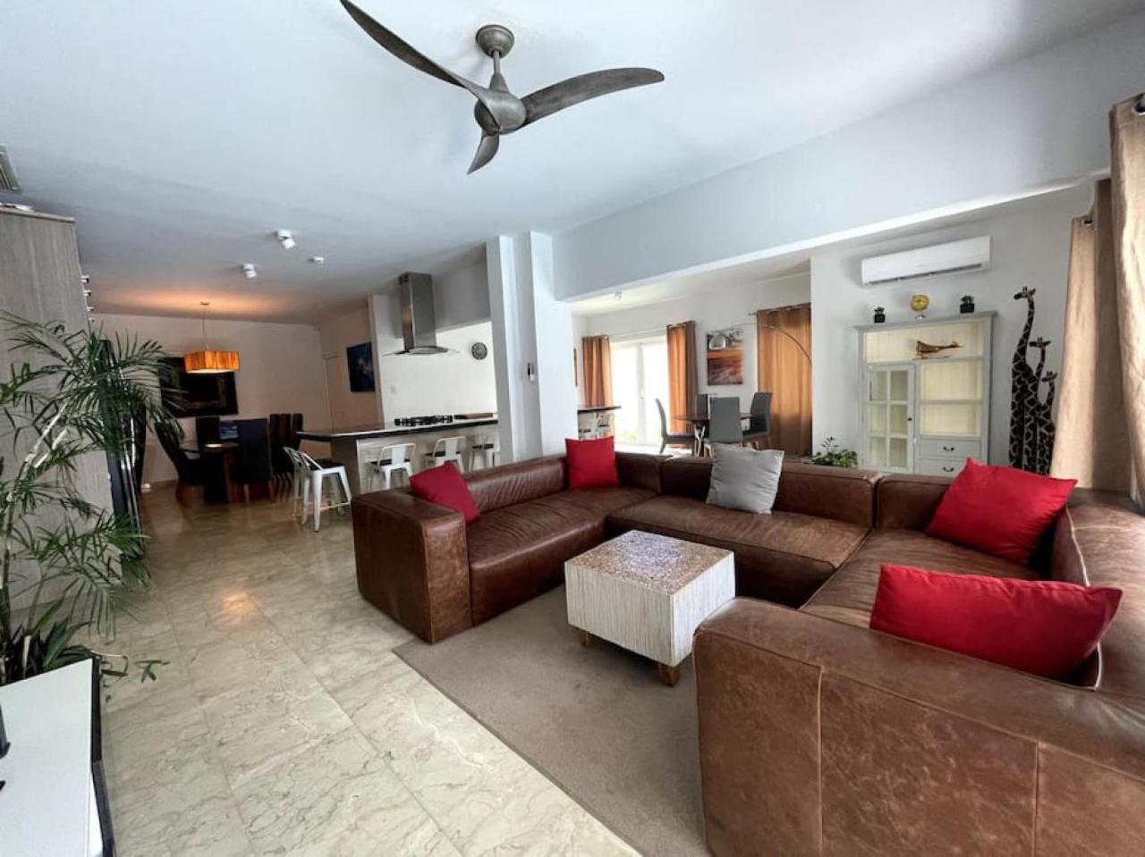 Private 7 BR Villa and Pool near Palm Beach