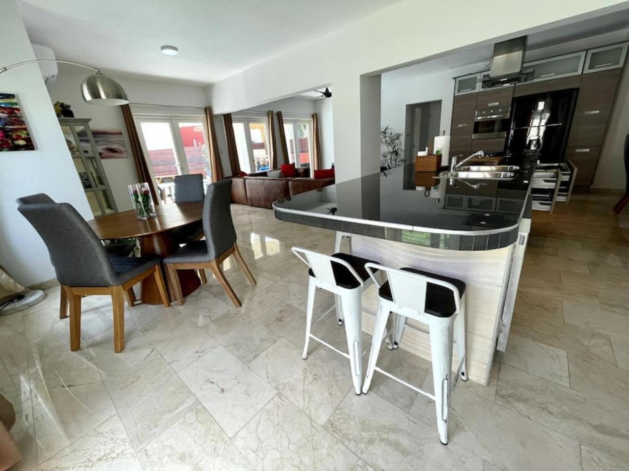 Private 7 BR Villa and Pool near Palm Beach