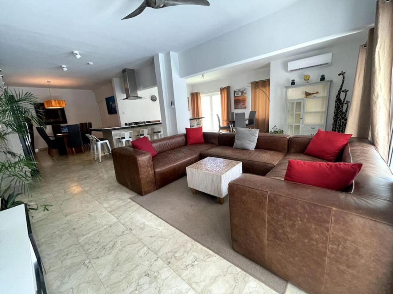 Private 7 BR Villa and Pool near Palm Beach