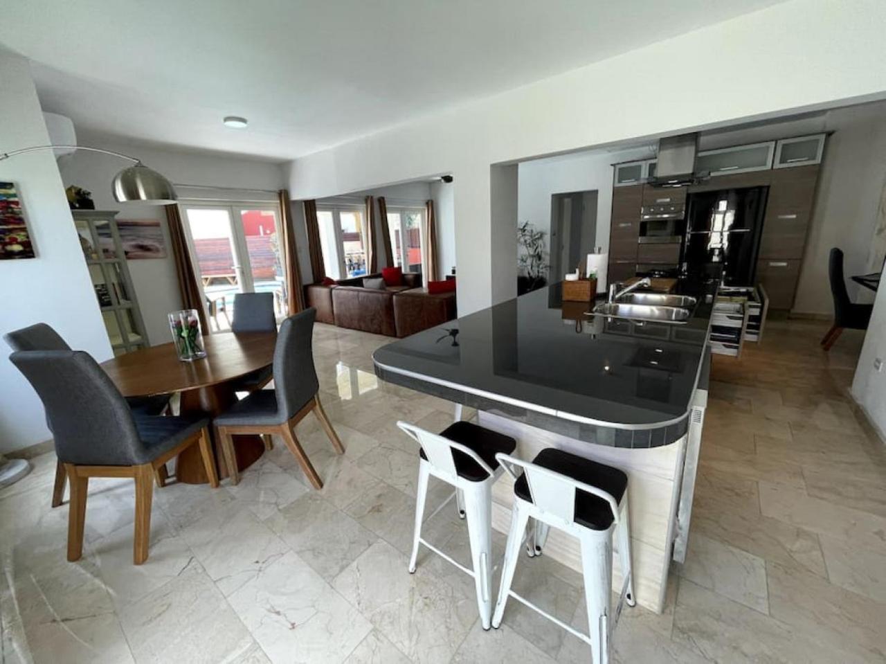 Private 7 BR Villa and Pool near Palm Beach