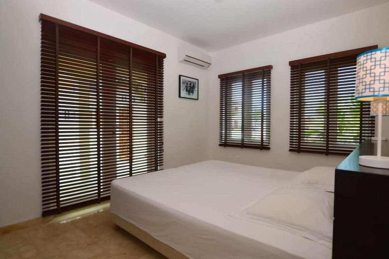 Private 7 BR Villa and Pool near Palm Beach