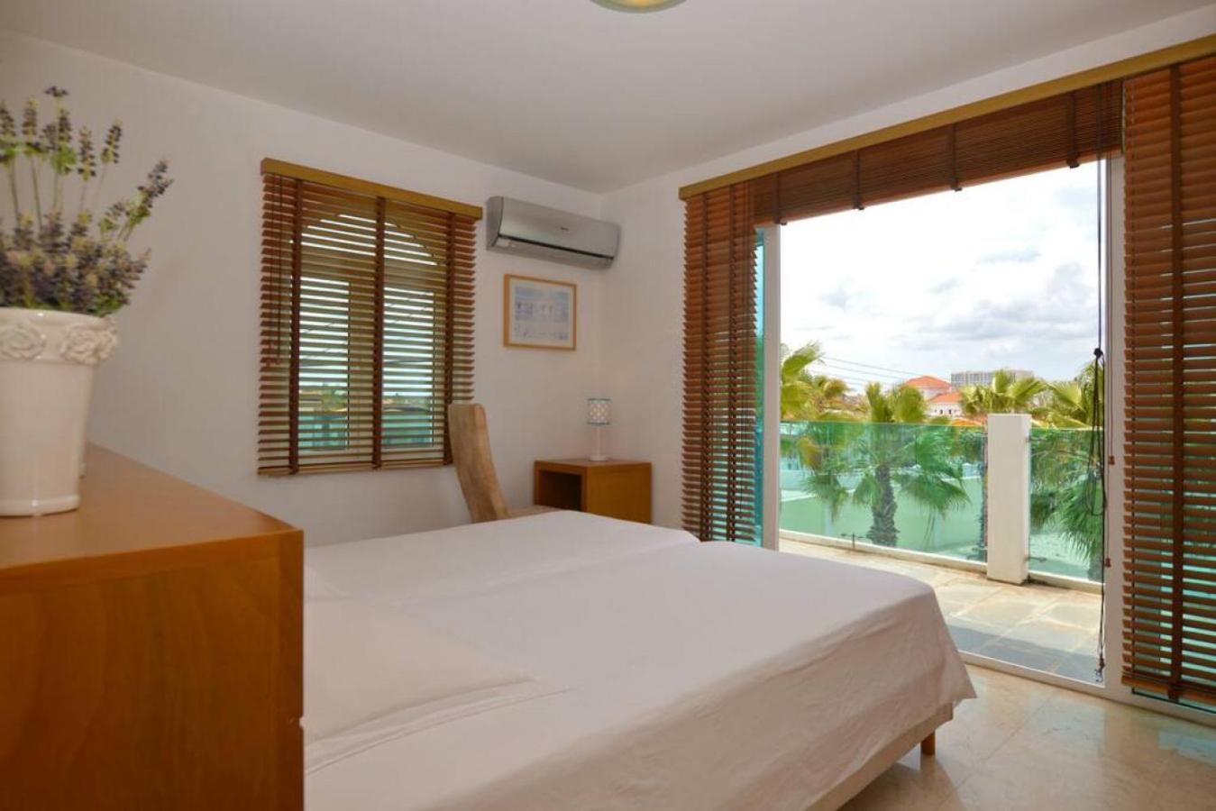 Private 7 BR Villa and Pool near Palm Beach