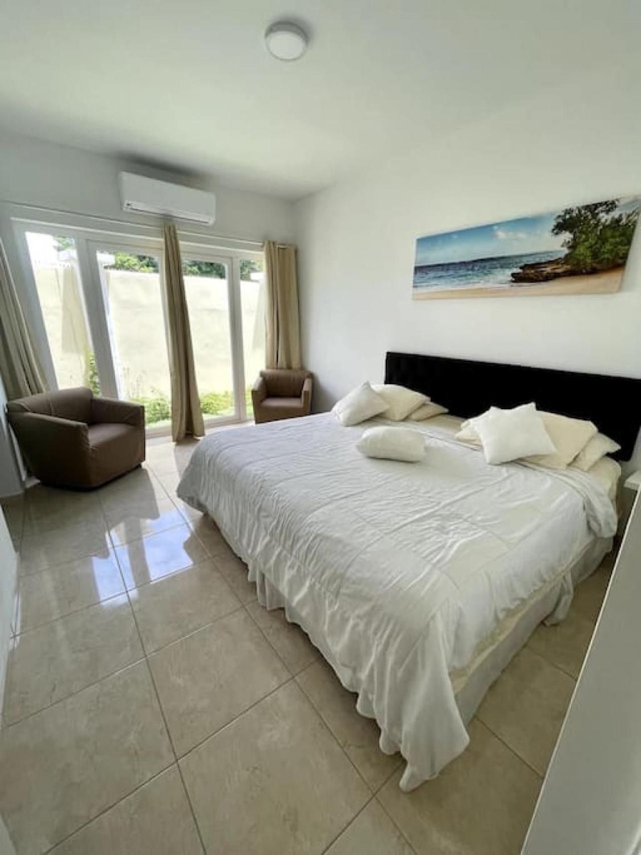 Private 7 BR Villa and Pool near Palm Beach