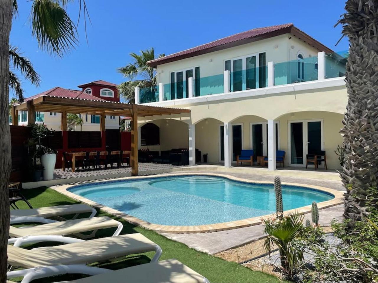 Private 7 BR Villa and Pool near Palm Beach