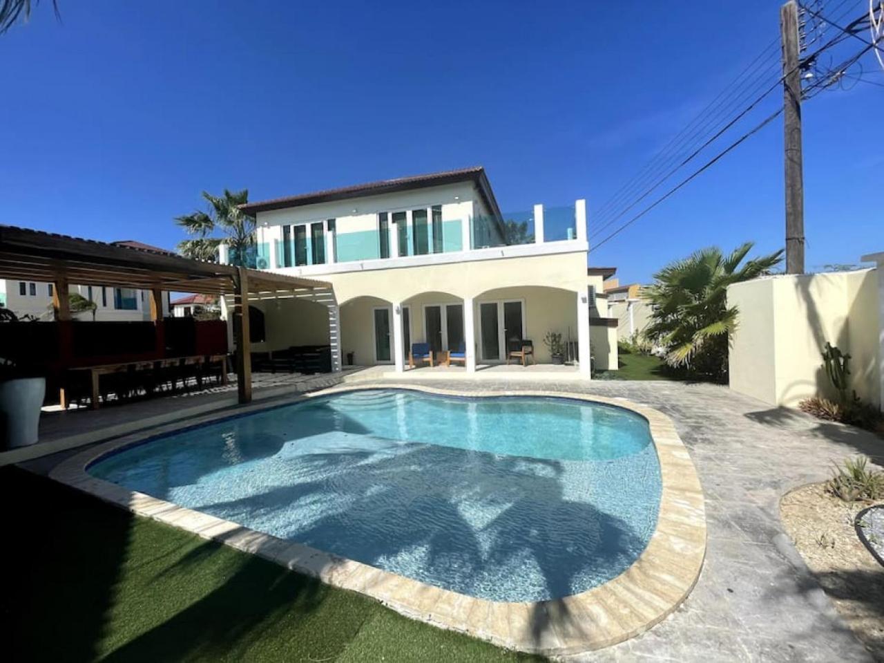 Private 7 BR Villa and Pool near Palm Beach