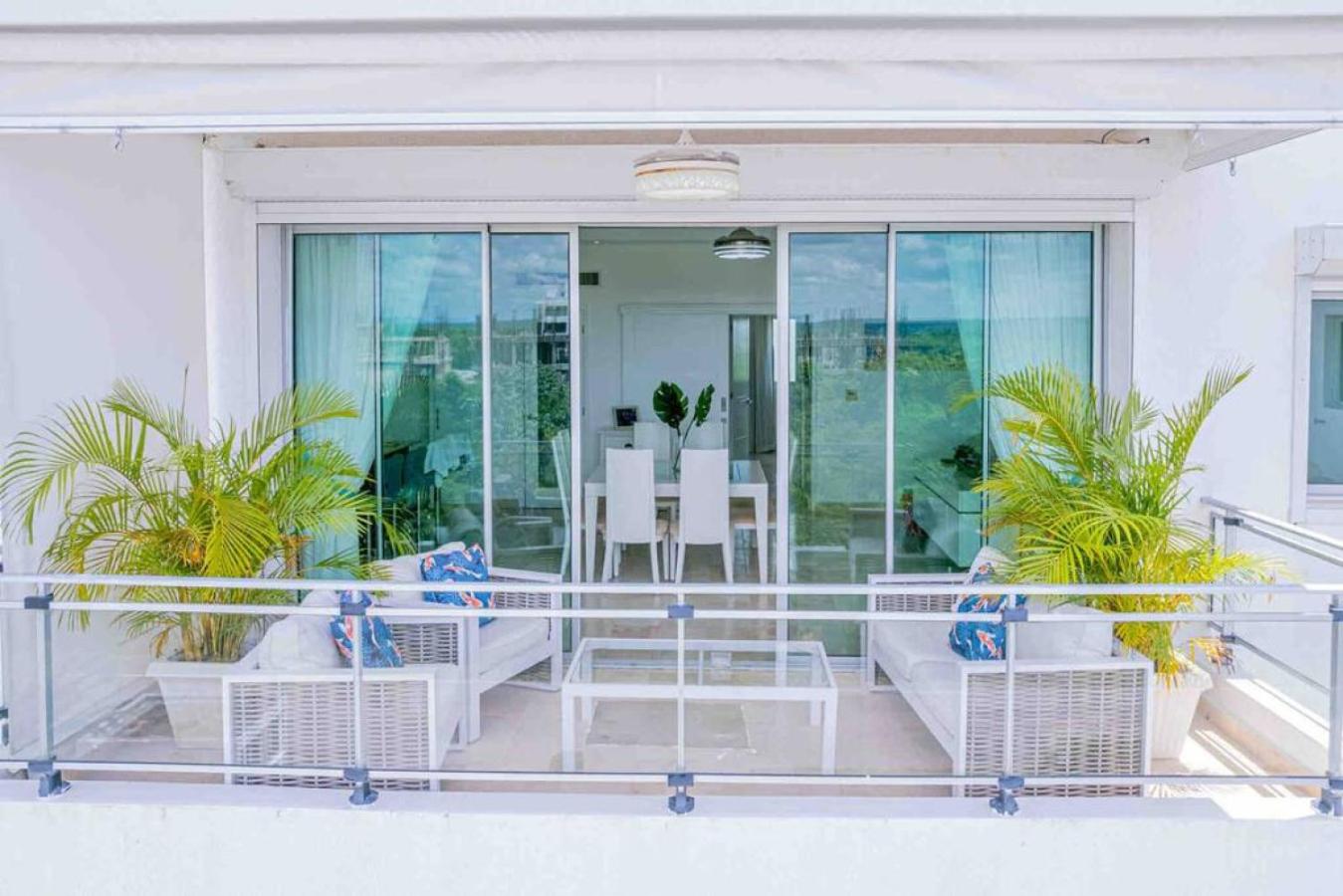 Spacious Condo, King Bed, Pool view 5
