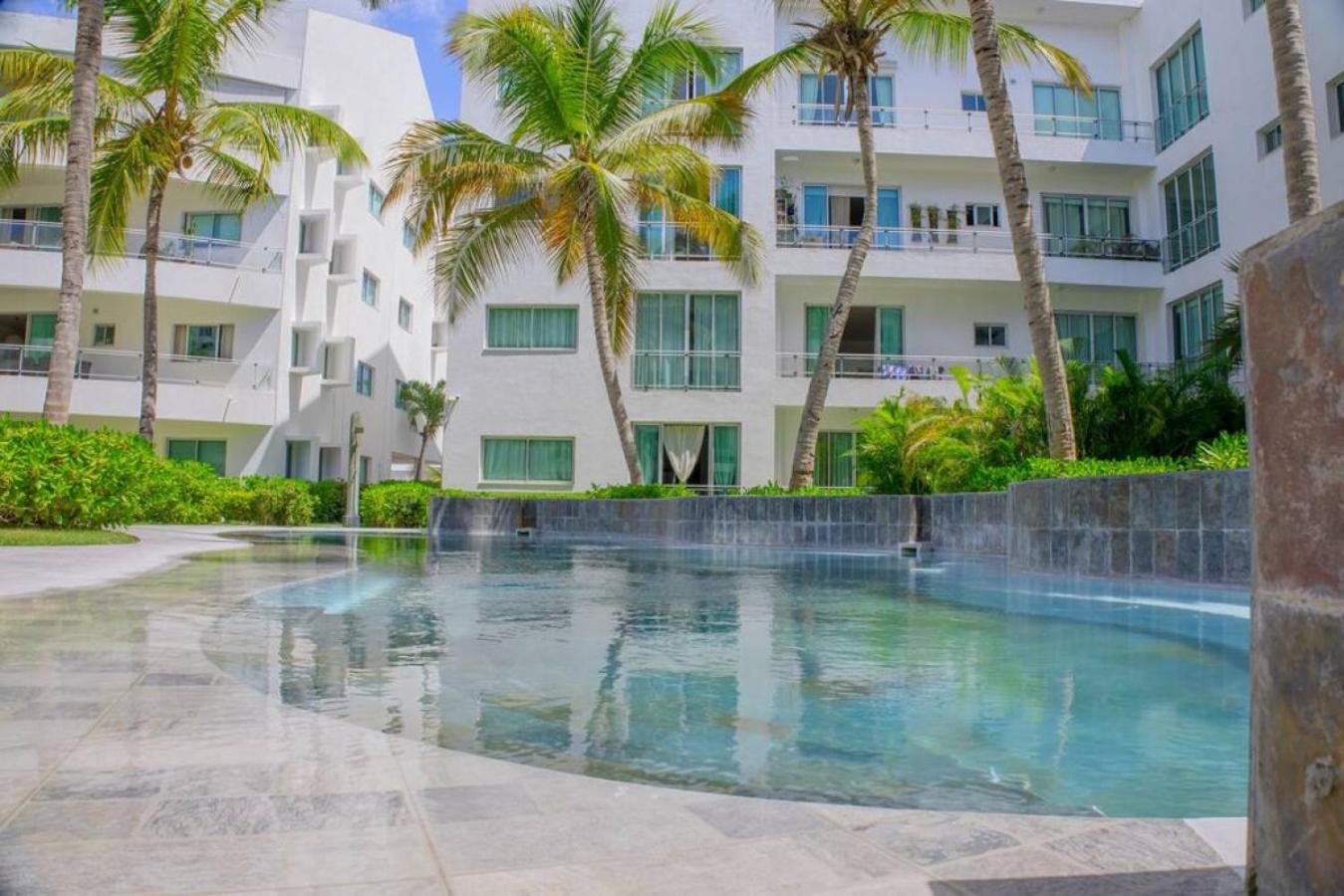 Spacious Condo, King Bed, Pool view 3
