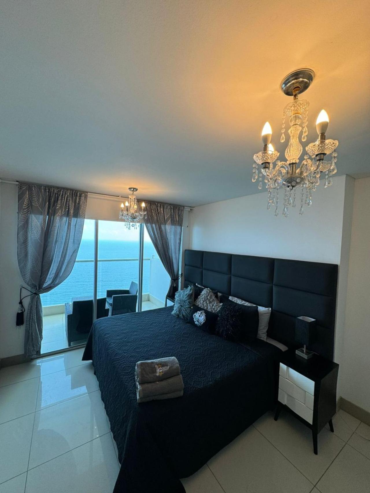 Empire Presidential Suite Private Jacuzzi