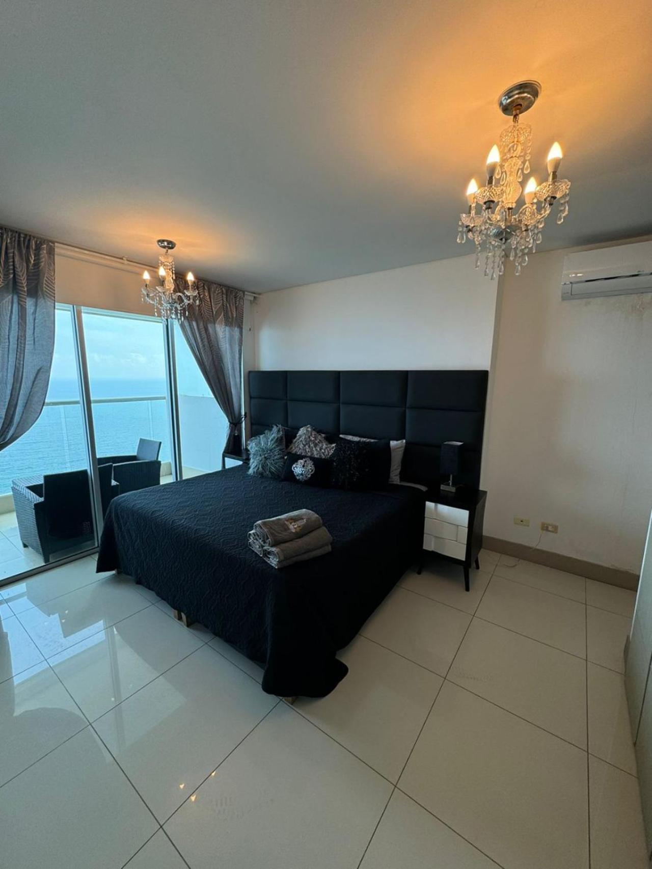 Empire Presidential Suite Private Jacuzzi