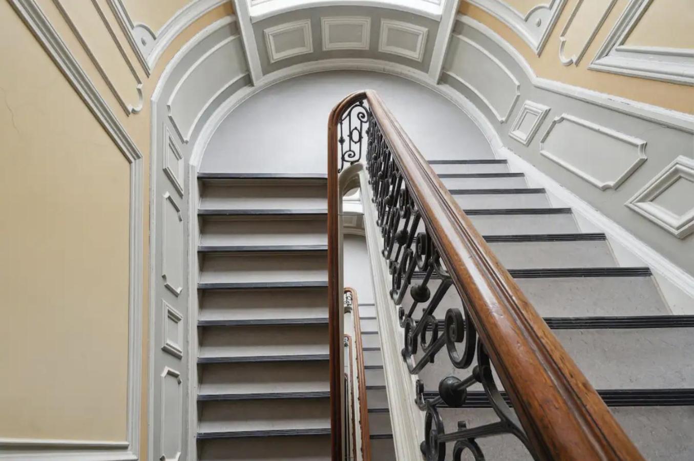 Stunning penthouse A location