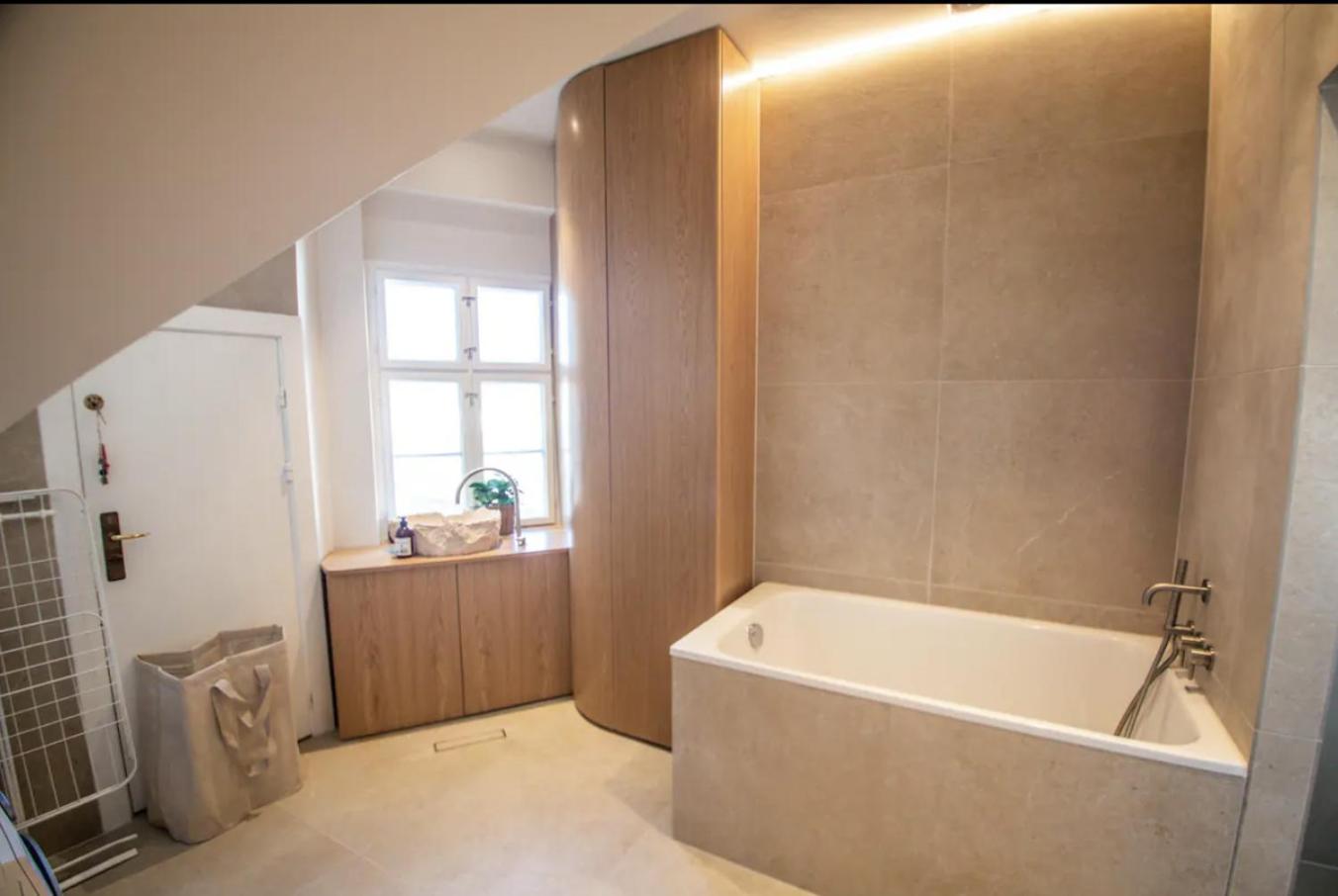 Stunning penthouse A location