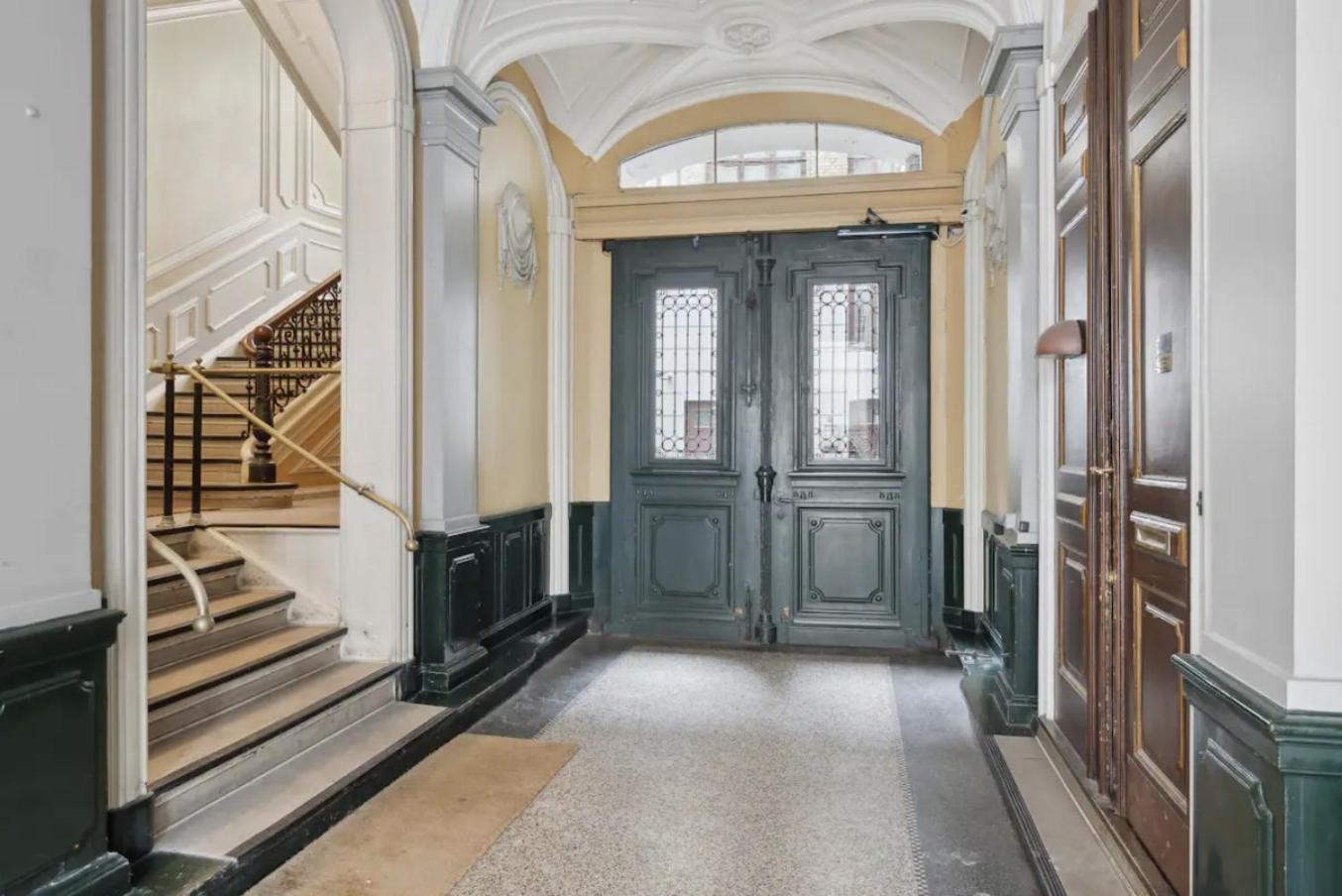 Stunning penthouse A location