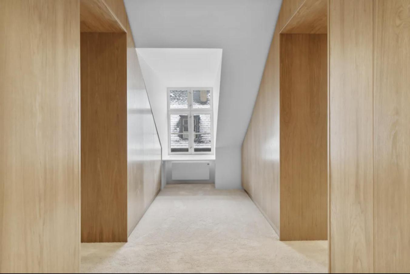 Stunning penthouse A location