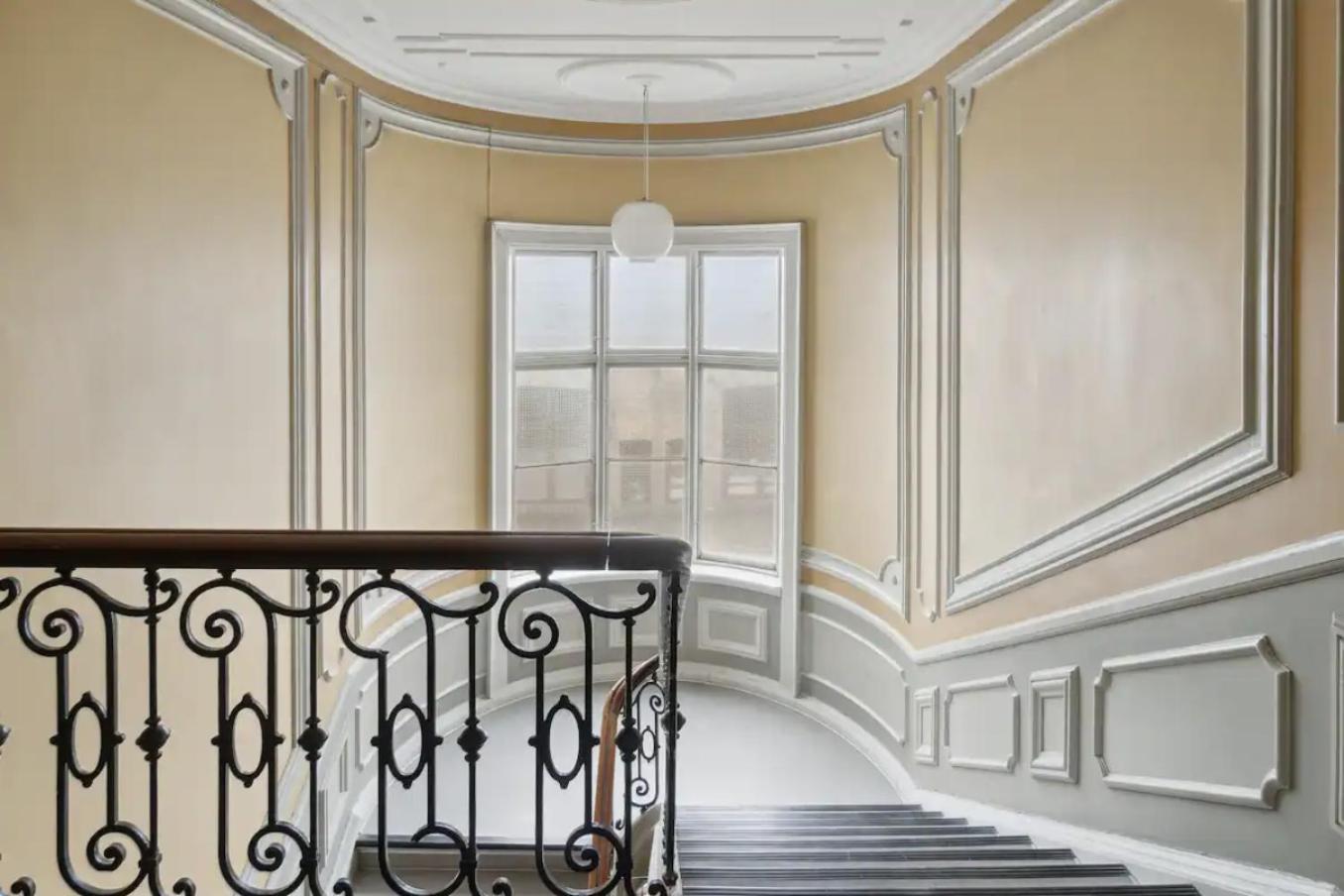 Stunning penthouse A location