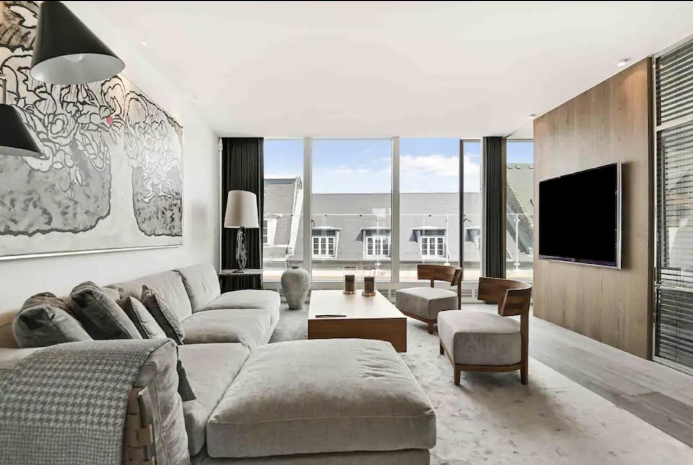 Elite Penthouse: A location