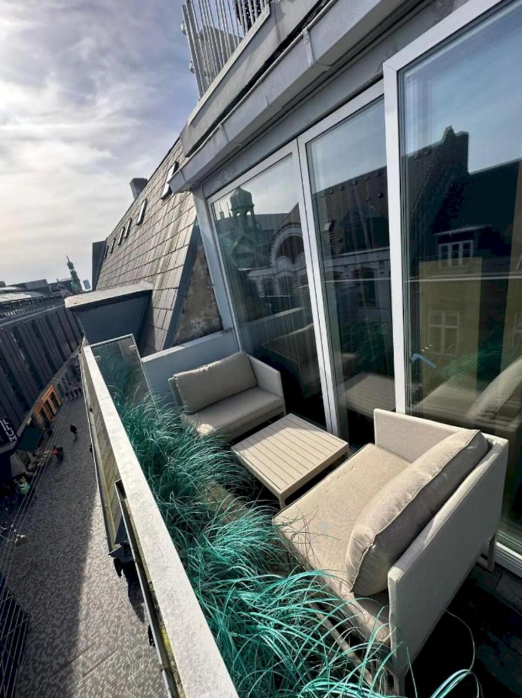Elite Penthouse: A location