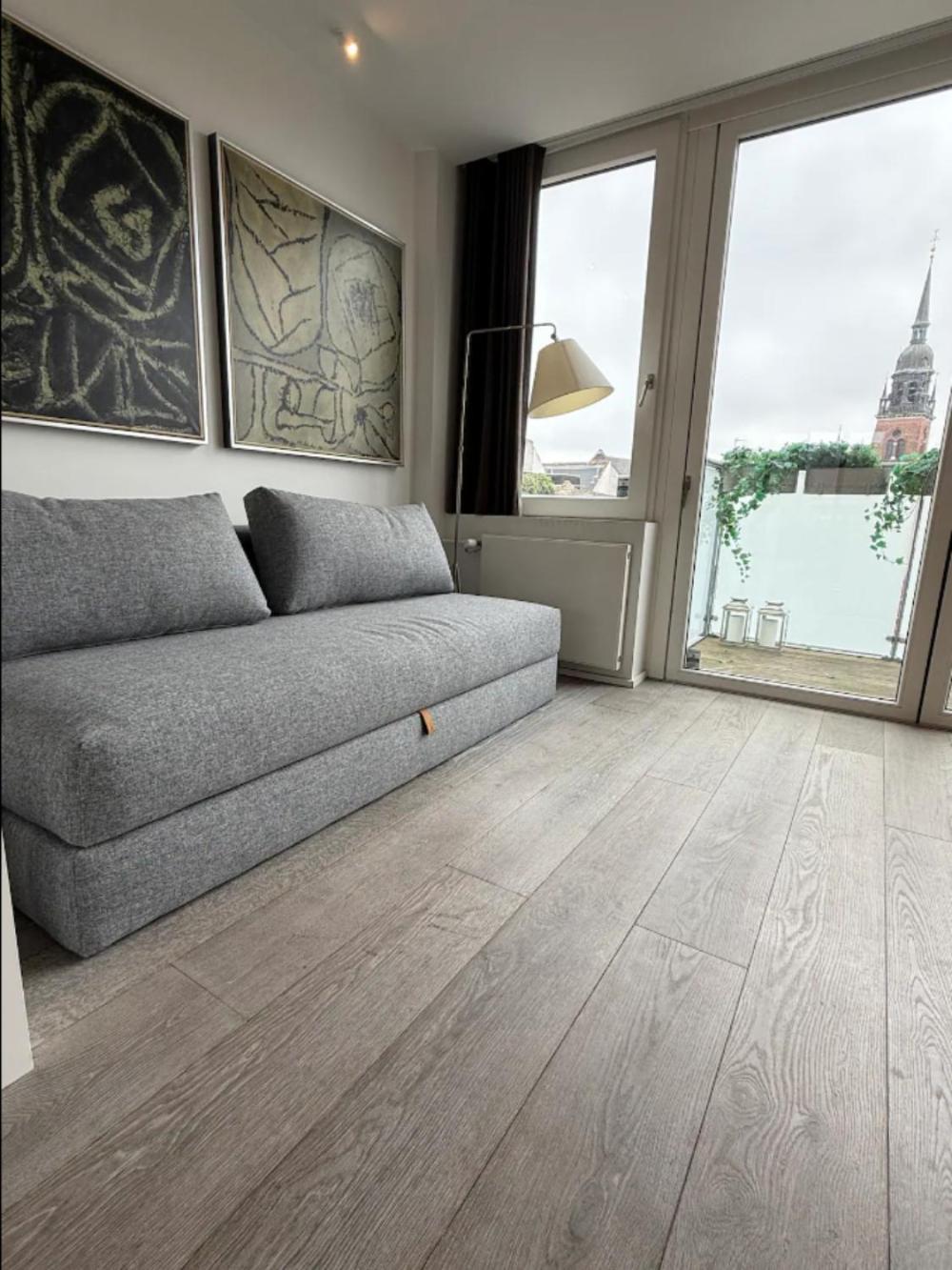 Elite Penthouse: A location