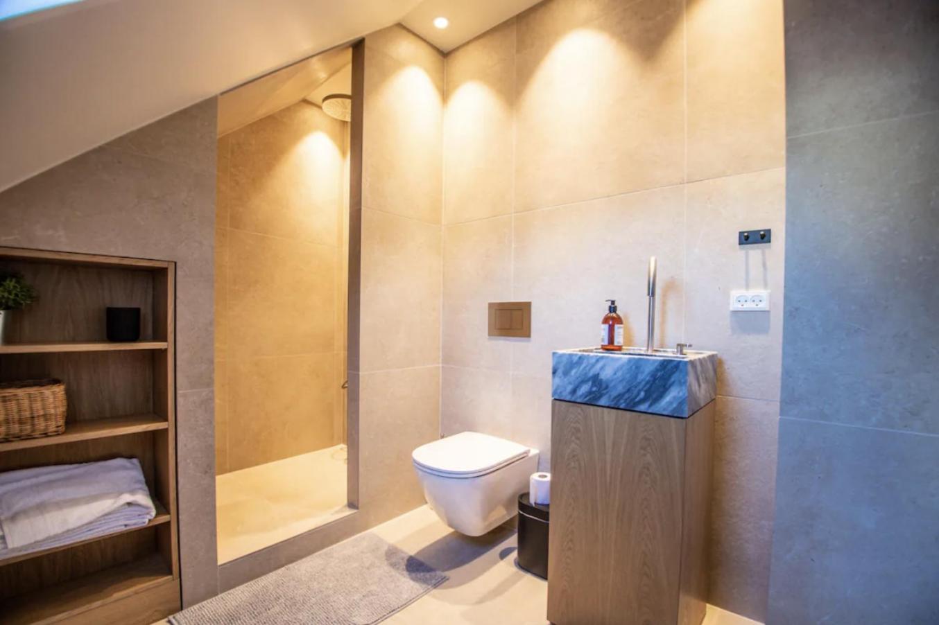 Stunning penthouse A location