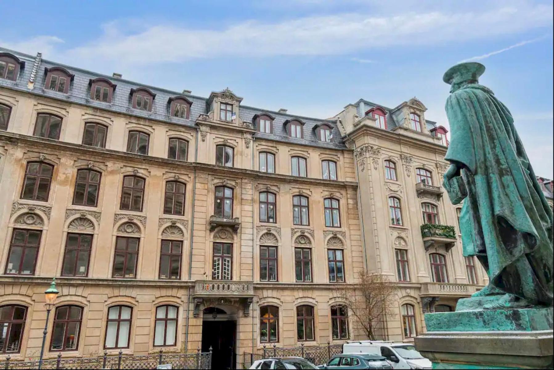 Stunning penthouse A location