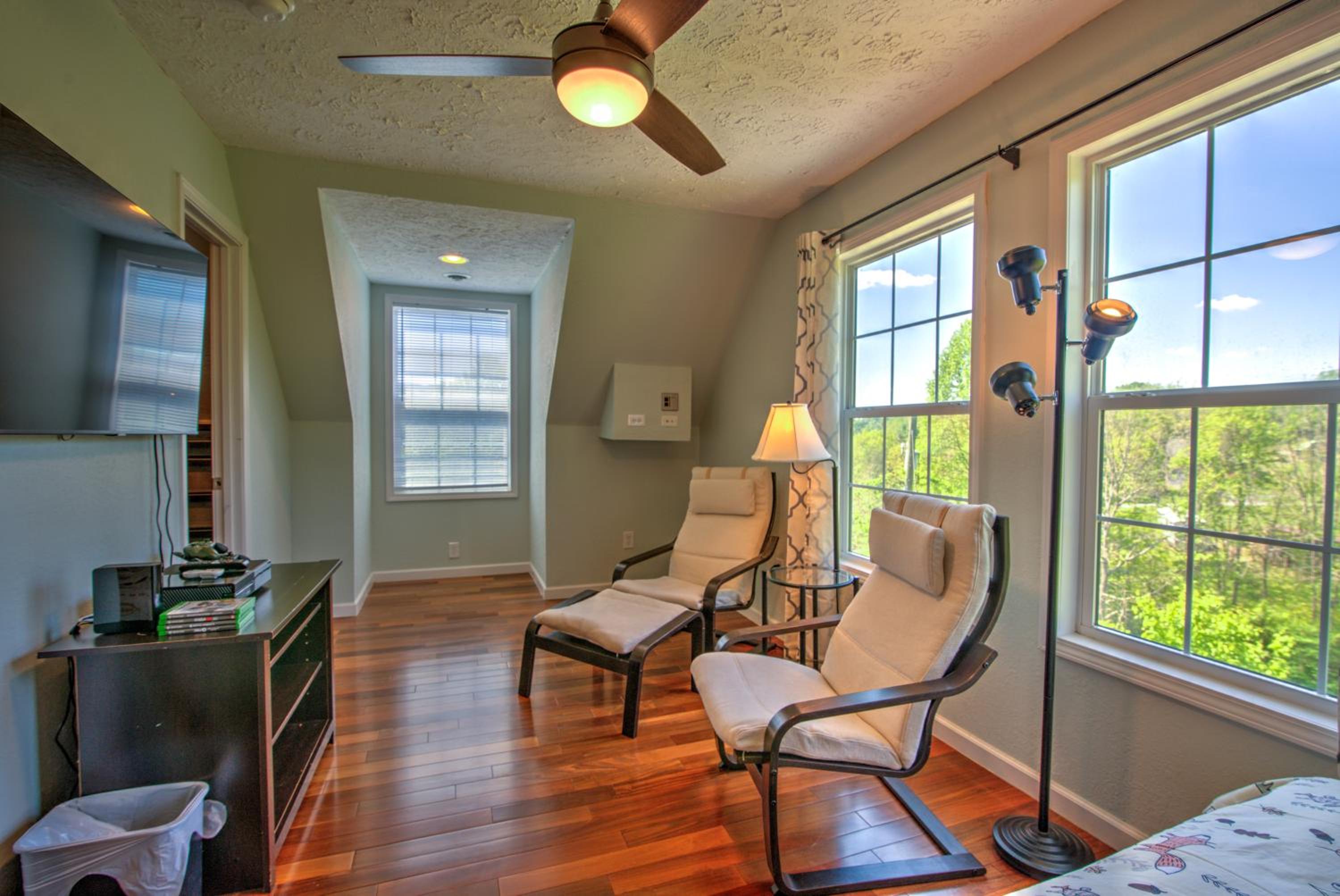 Tranquil Riverside Getaway Private Dock Porch