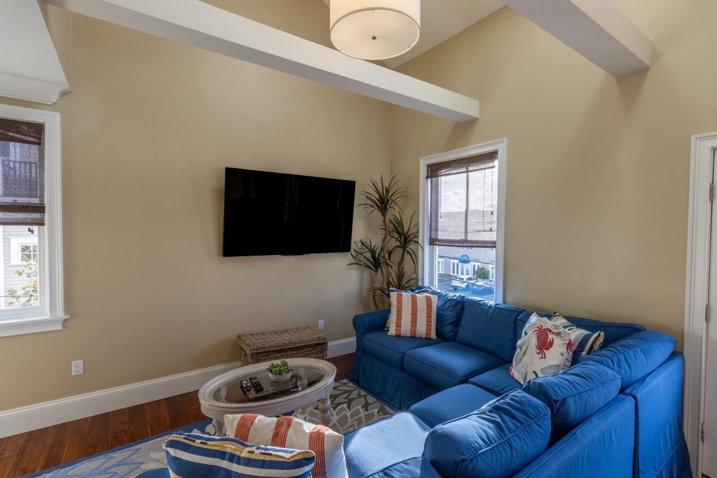 The Newport Lofts - 546 Thames Street