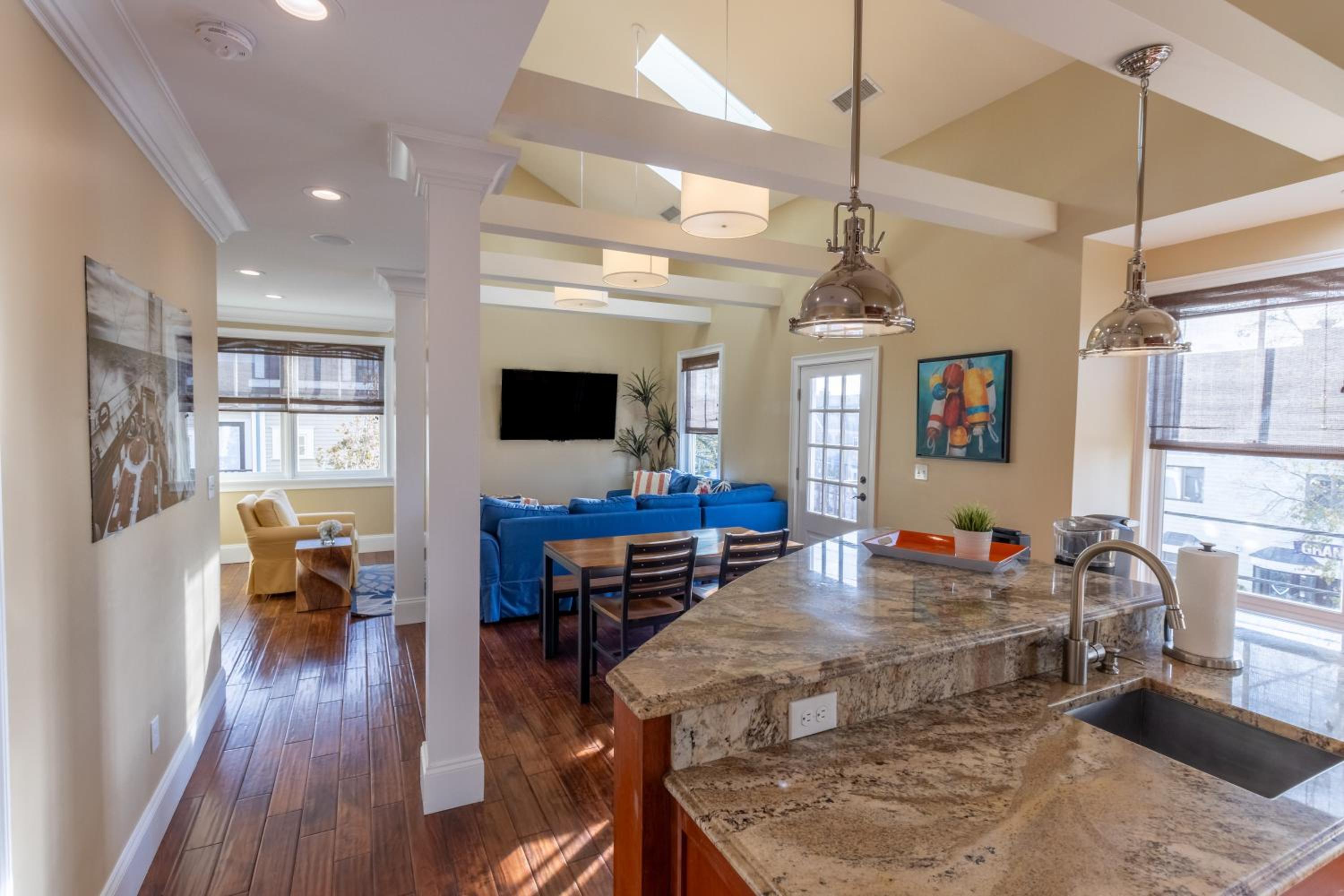 The Newport Lofts - 546 Thames Street