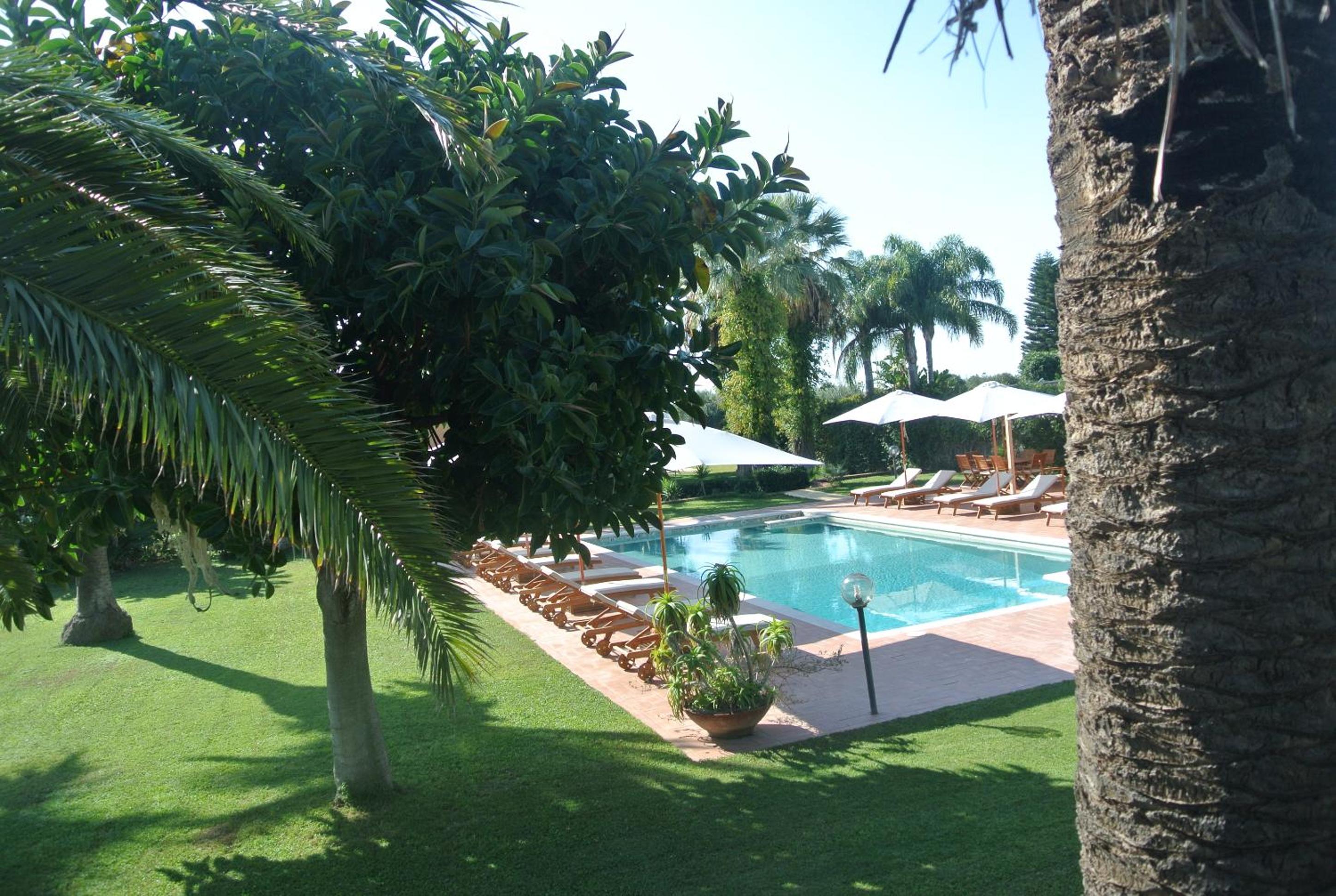 Villa Carlotta Resort