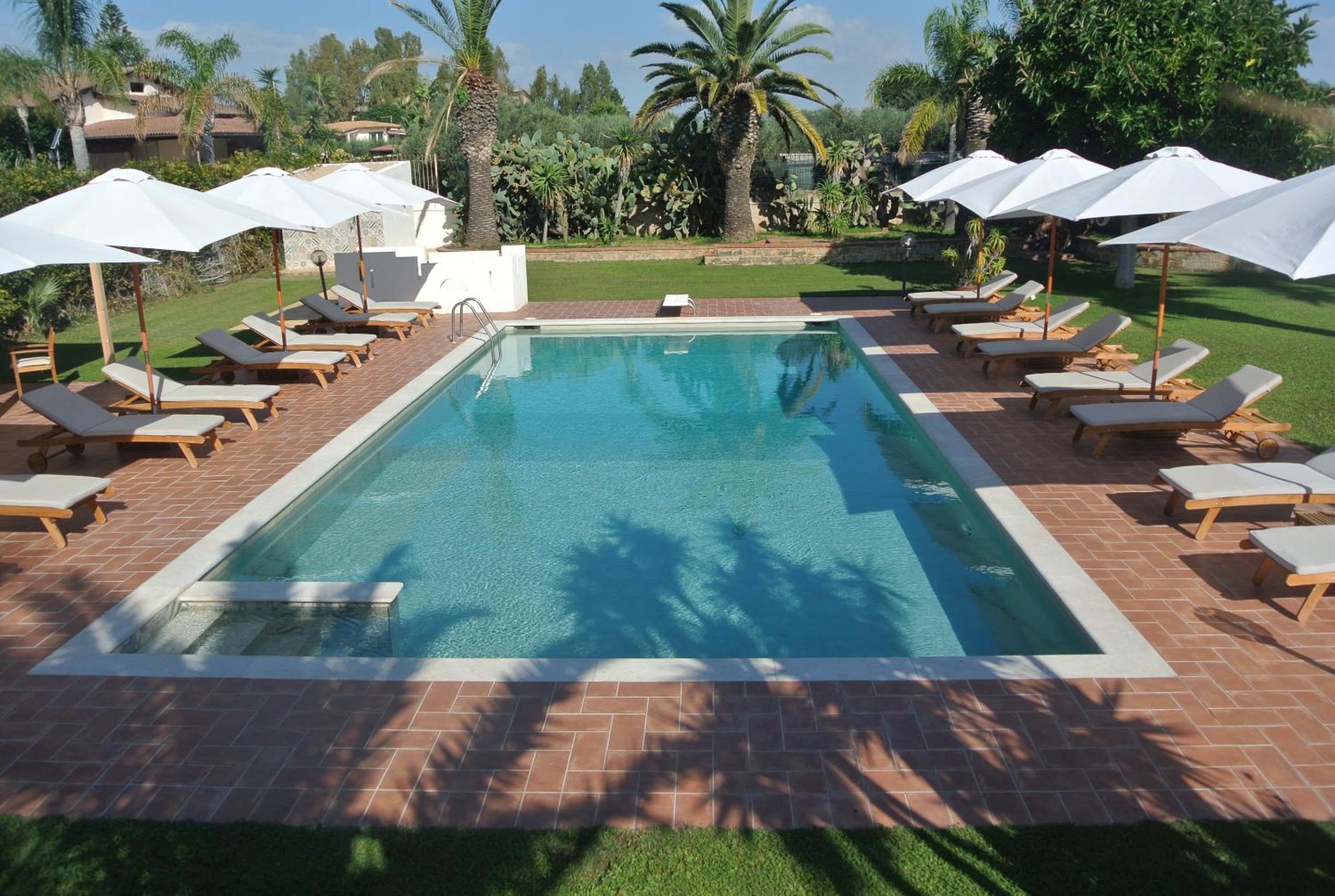 Villa Carlotta Resort