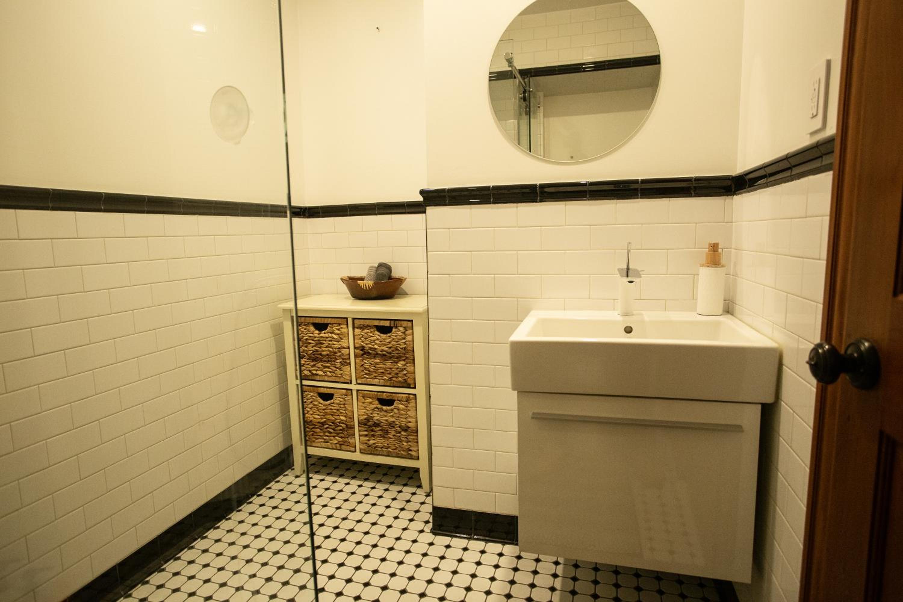 Luxury Downtown Montréal Apartment, 2 BR-2BA, Free Wifi