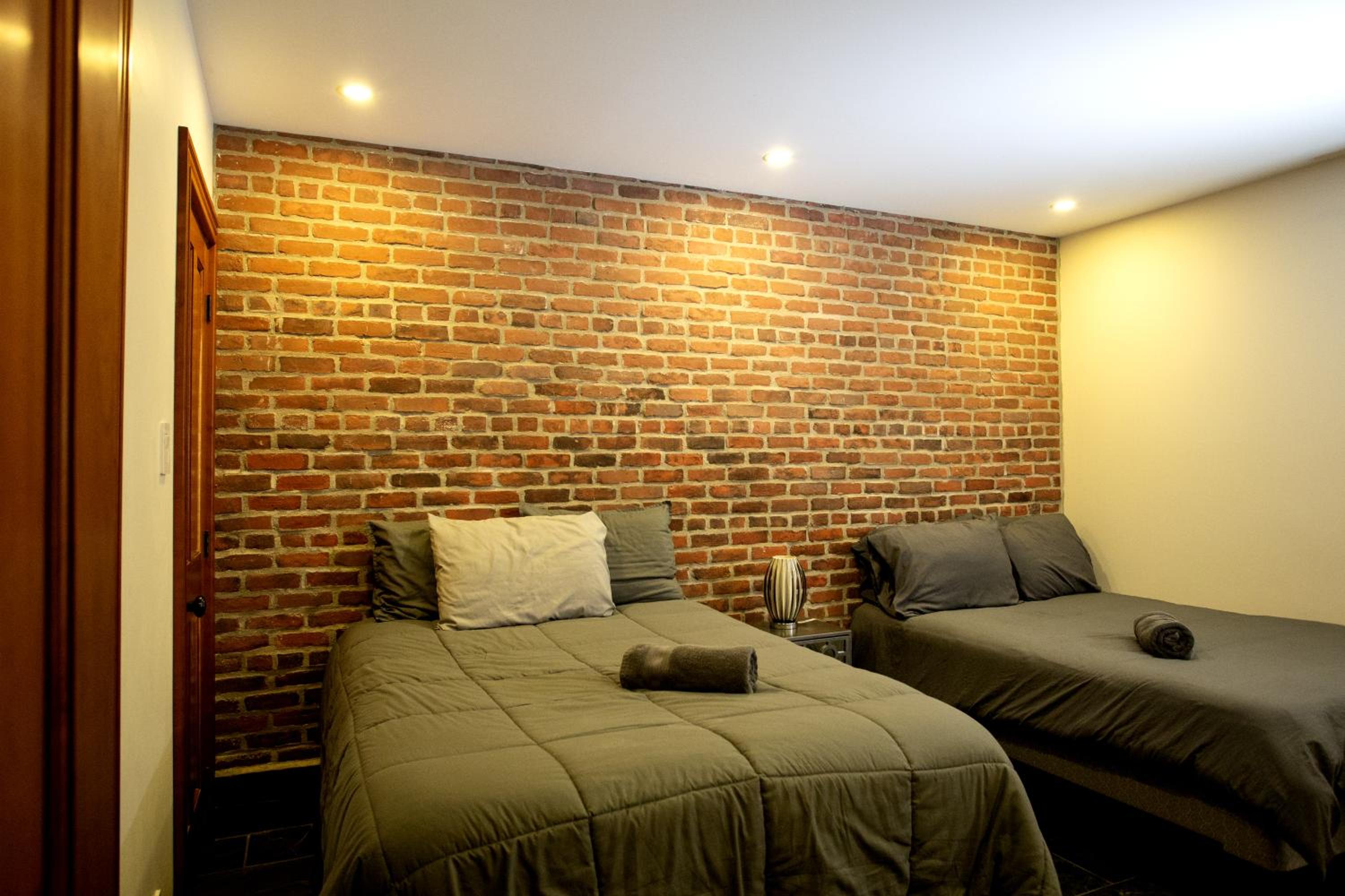 Luxury Downtown Montréal Apartment, 2 BR-2BA, Free Wifi
