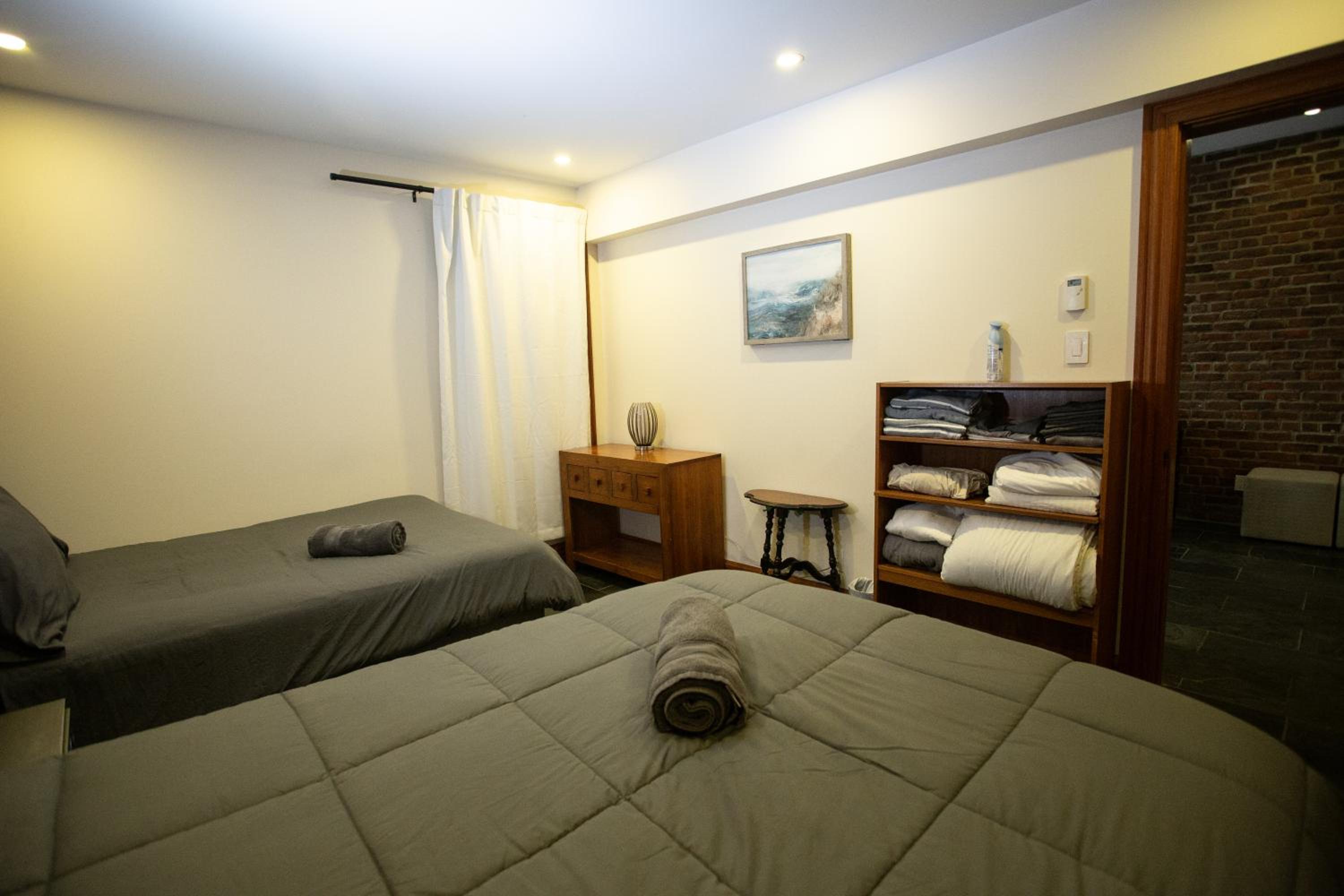 Luxury Downtown Montréal Apartment, 2 BR-2BA, Free Wifi