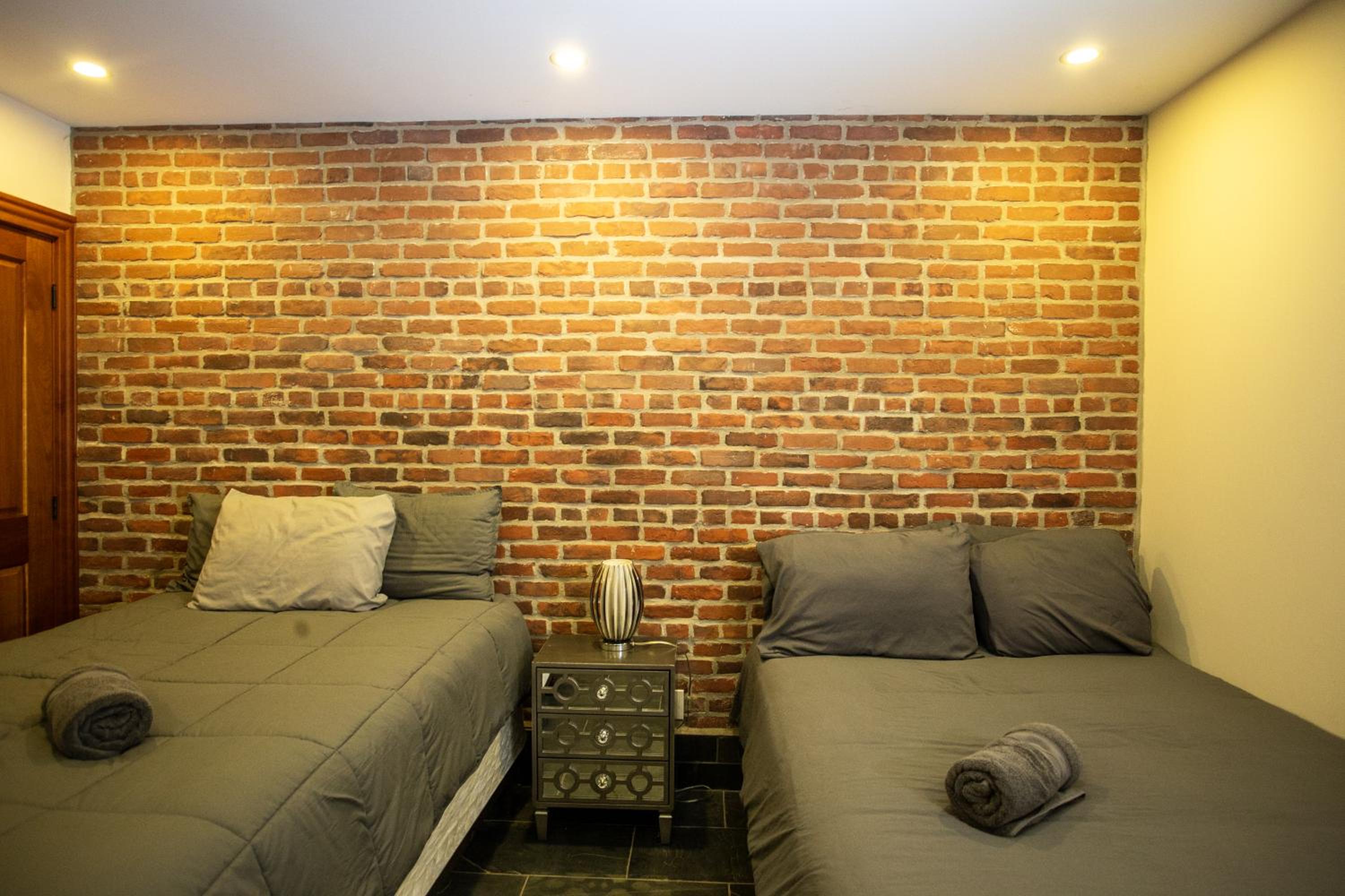 Luxury Downtown Montréal Apartment, 2 BR-2BA, Free Wifi