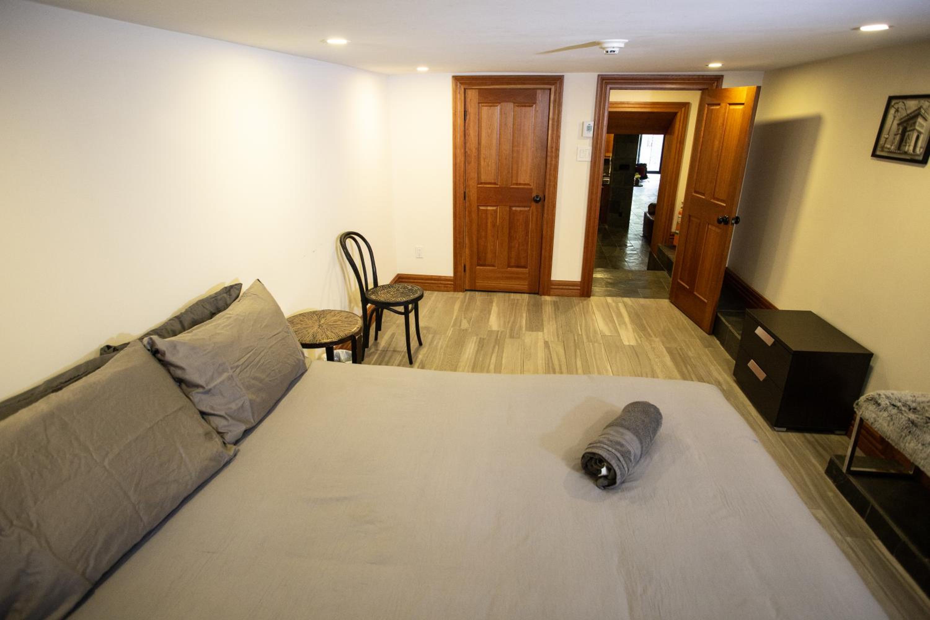 Luxury Downtown Montréal Apartment, 2 BR-2BA, Free Wifi