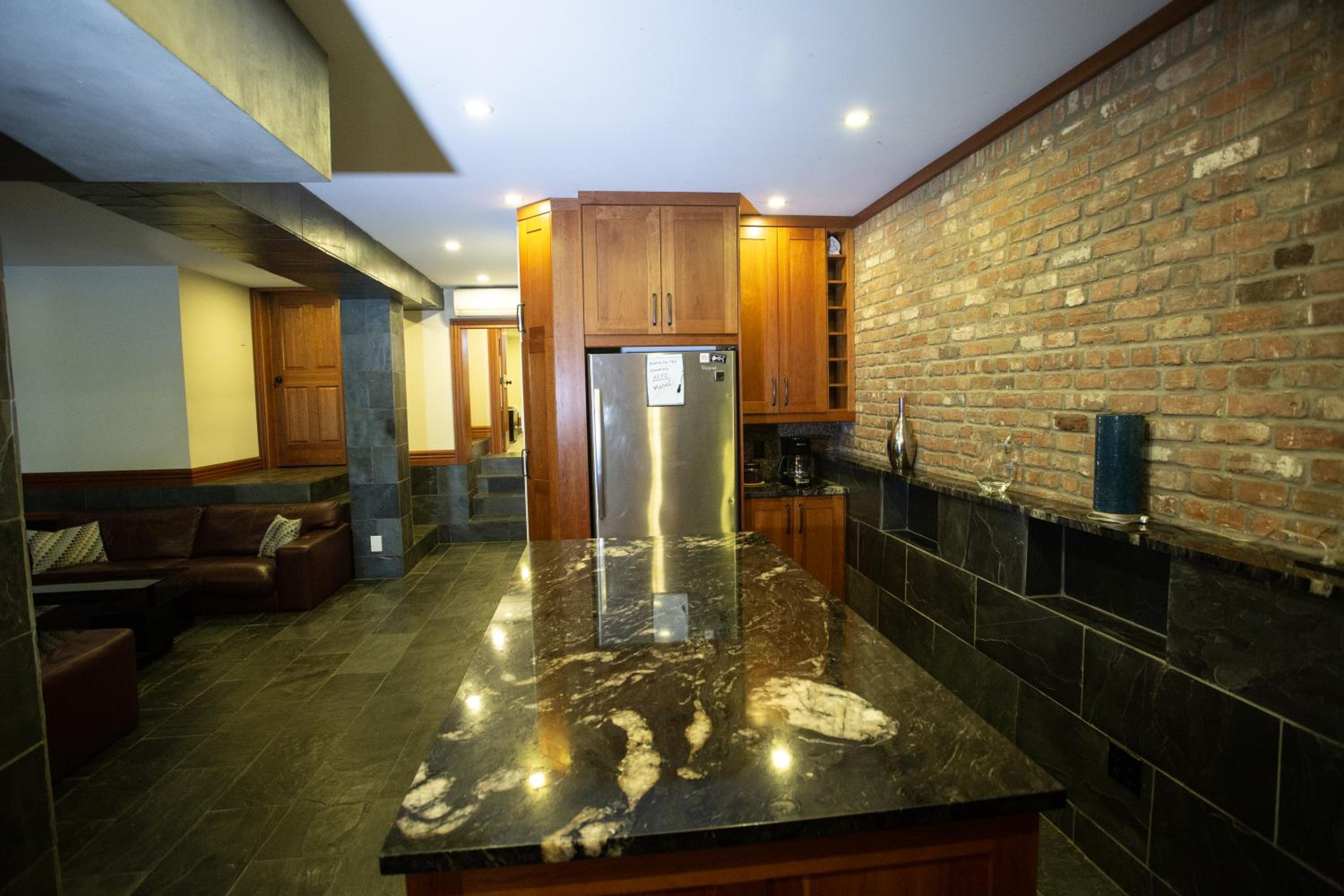 Luxury Downtown Montréal Apartment, 2 BR-2BA, Free Wifi
