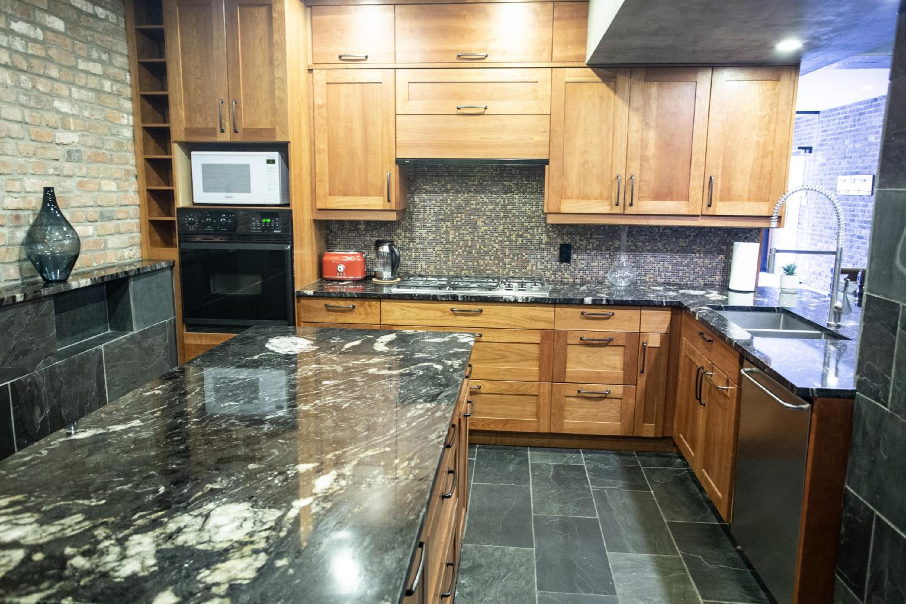 Luxury Downtown Montréal Apartment, 2 BR-2BA, Free Wifi