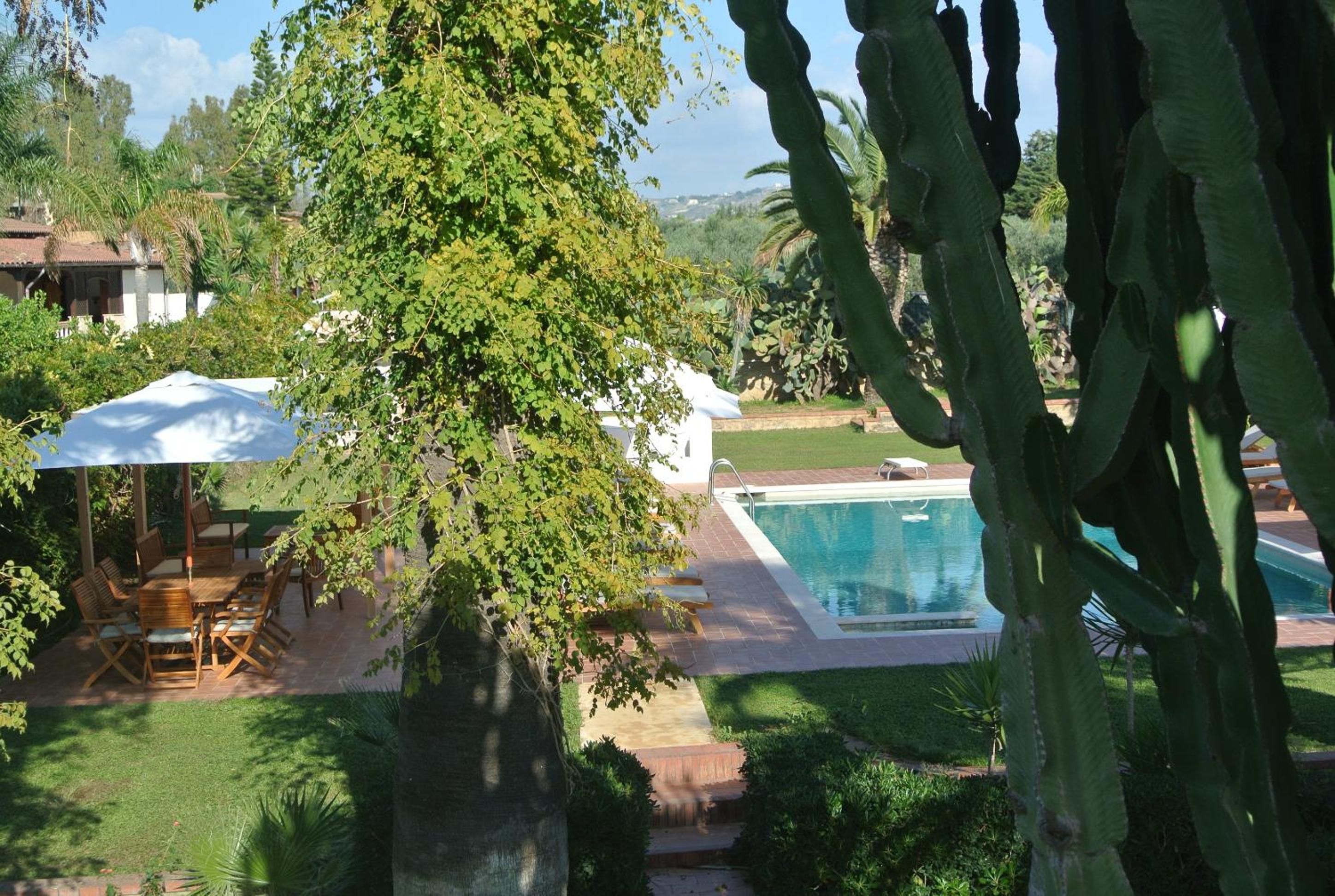 Villa Carlotta Resort