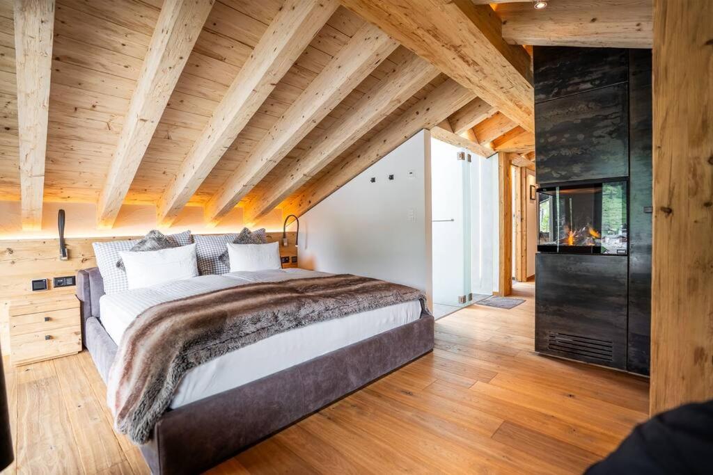 Akelei Penthouse by HomeFlow