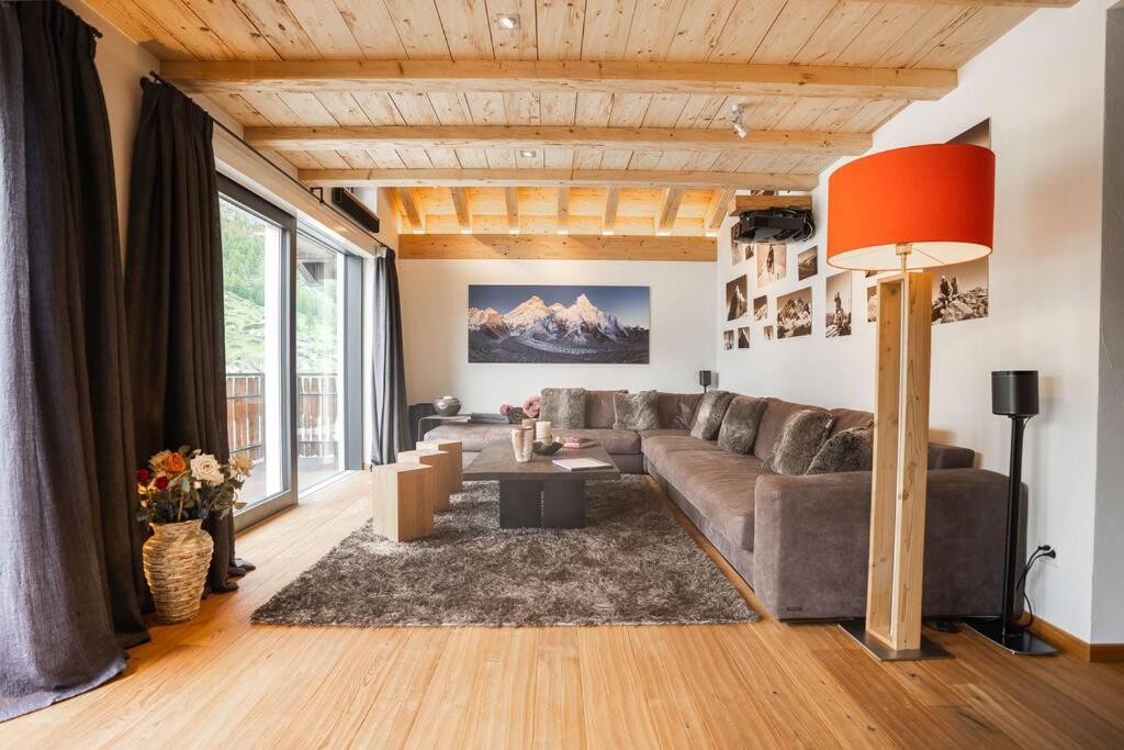Akelei Penthouse by HomeFlow